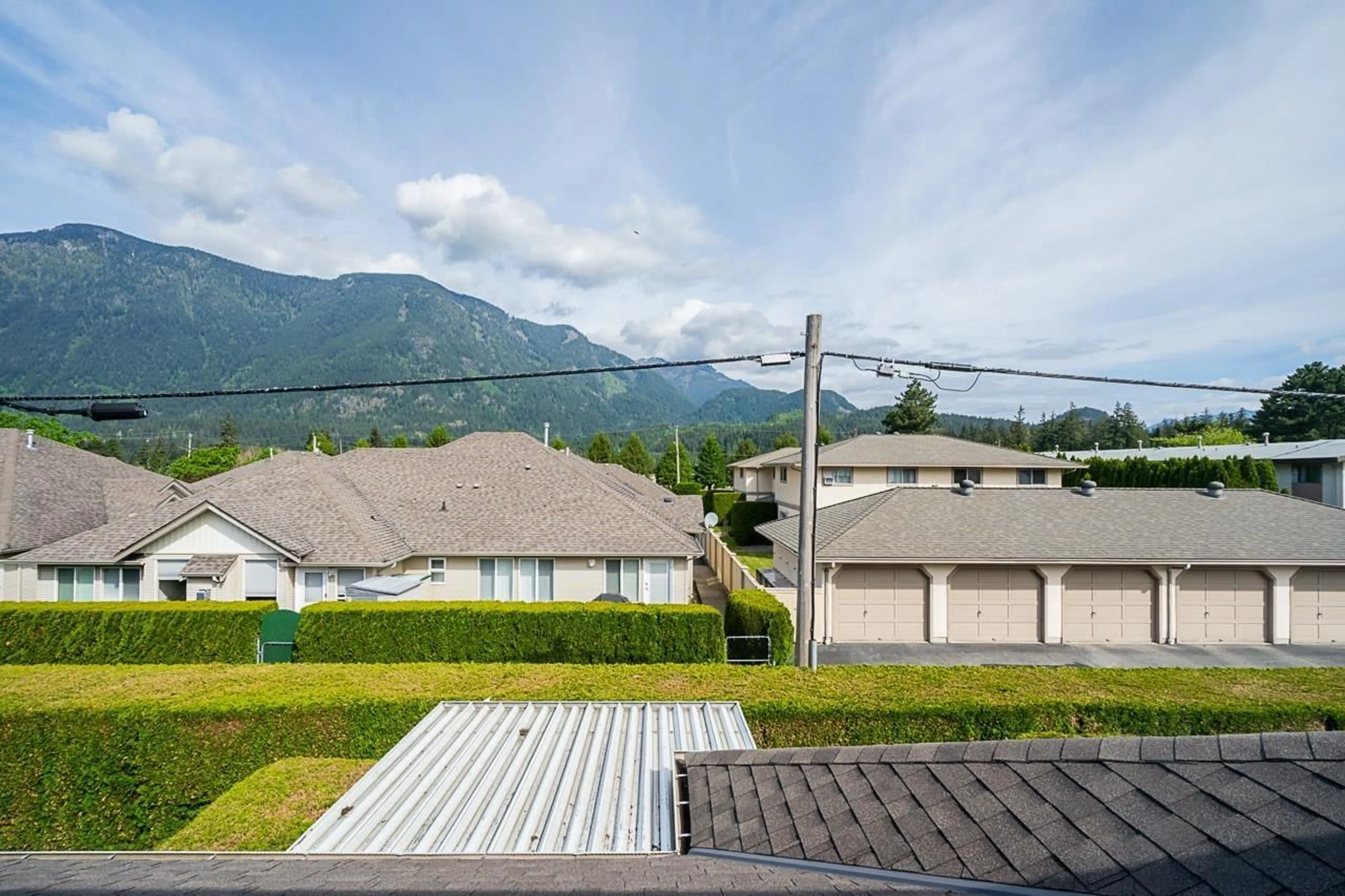 A pic from outside/outdoor area/front of a property/back of a property/a pic from drone, mountain view for 6 - 659 DOUGLAS STREET, Hope British Columbia V0X1L4