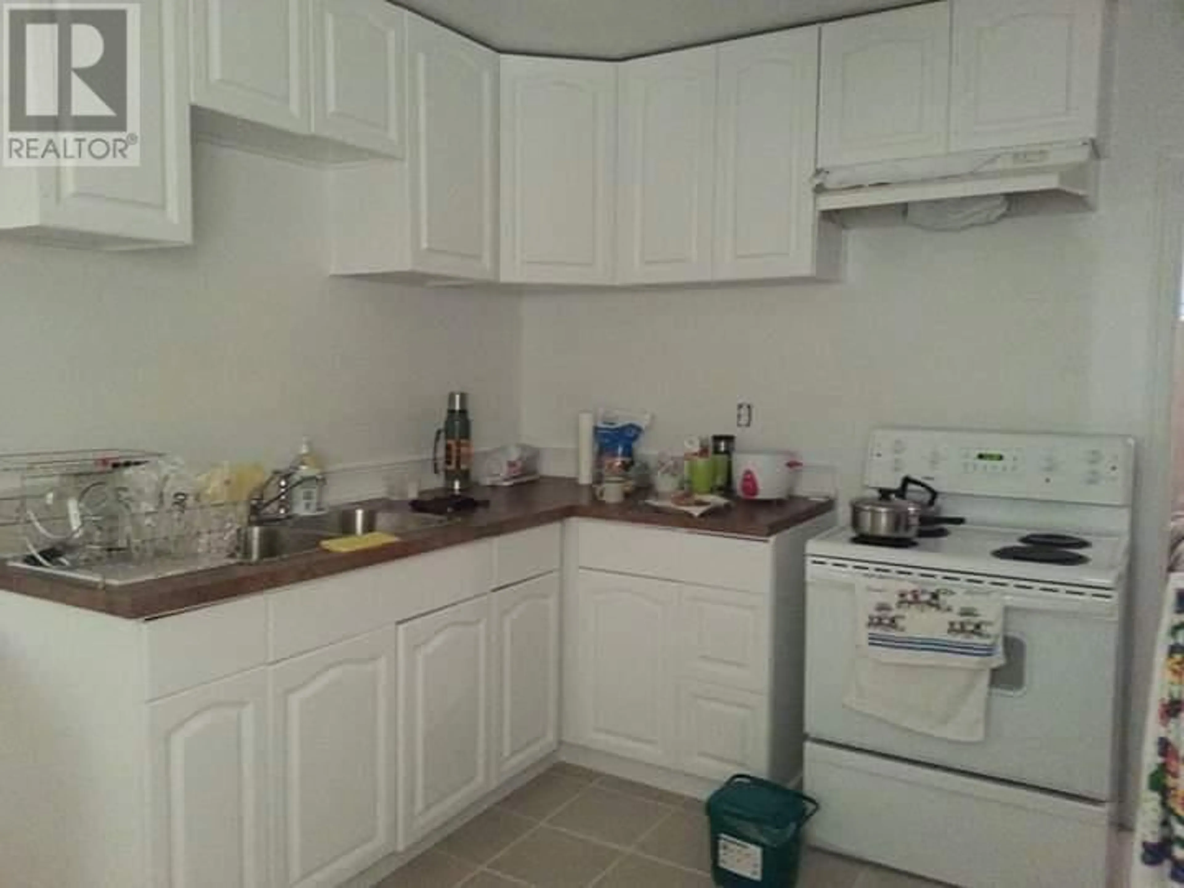 Standard kitchen, unknown for 4825 COMMERCIAL STREET, Vancouver British Columbia V5N4G9