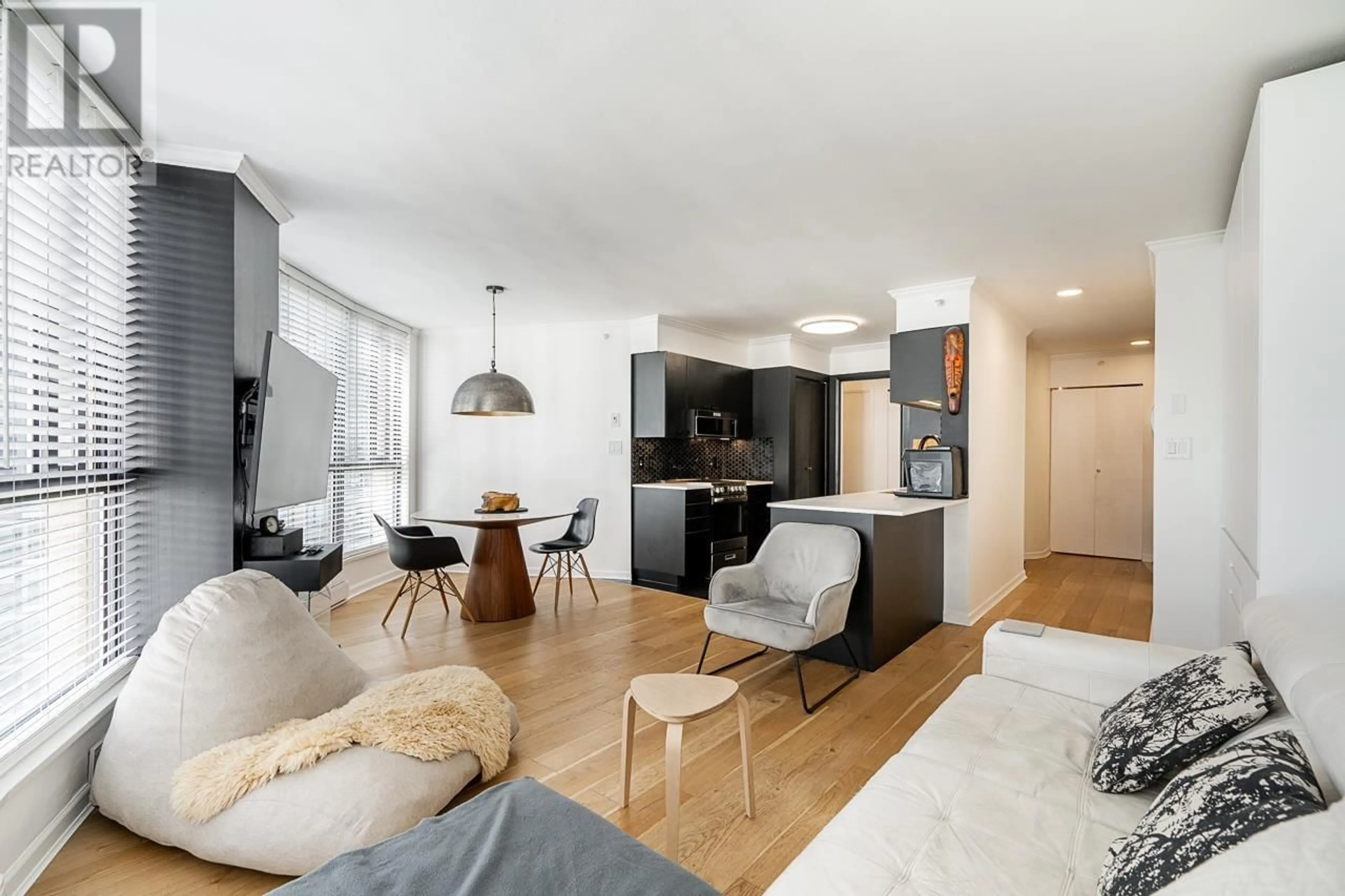 Living room with furniture, unknown for 1005 - 488 HELMCKEN STREET, Vancouver British Columbia V6B6E4