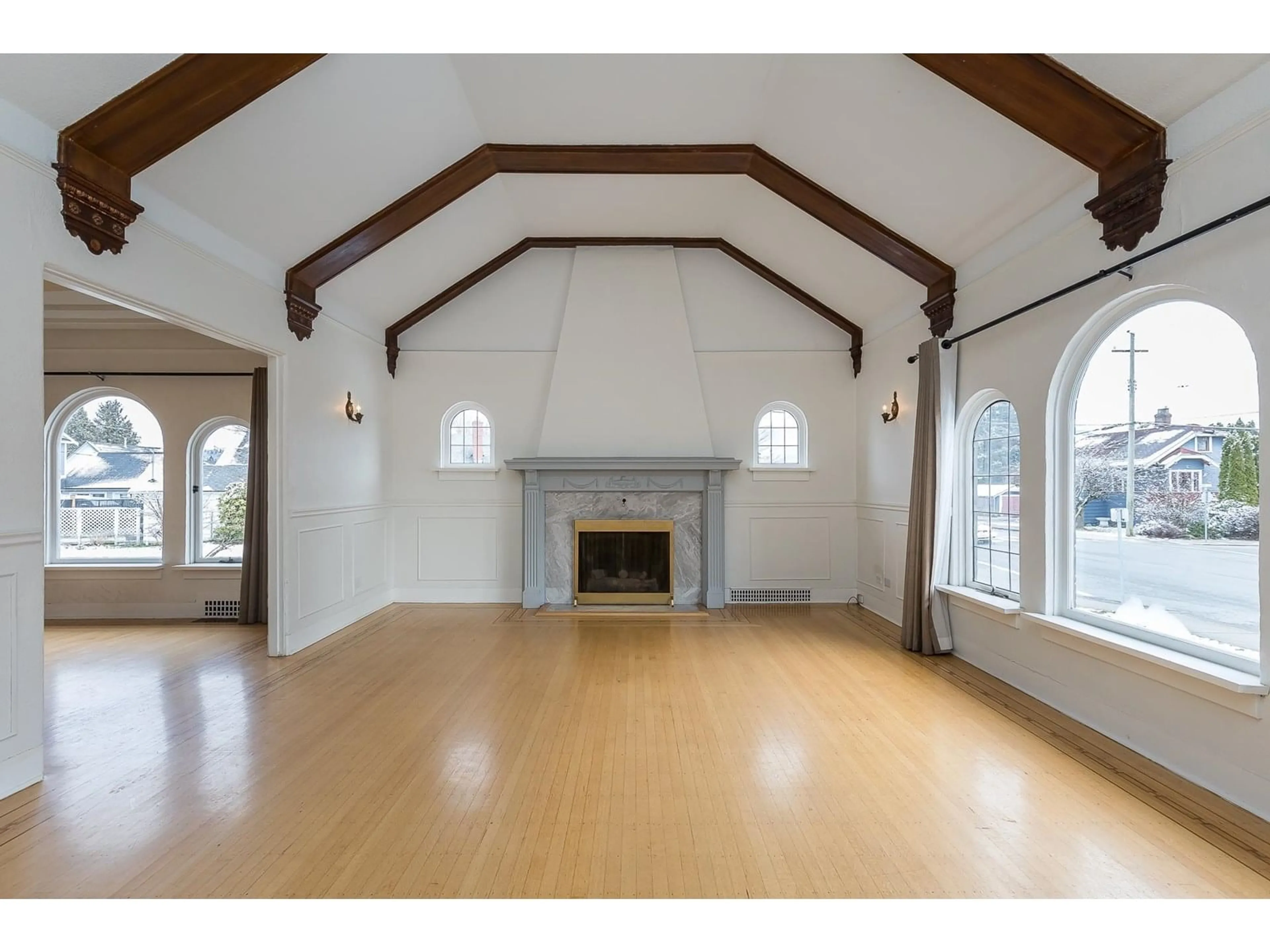Indoor foyer for 46085 FIRST AVENUE, Chilliwack British Columbia V2P1W2