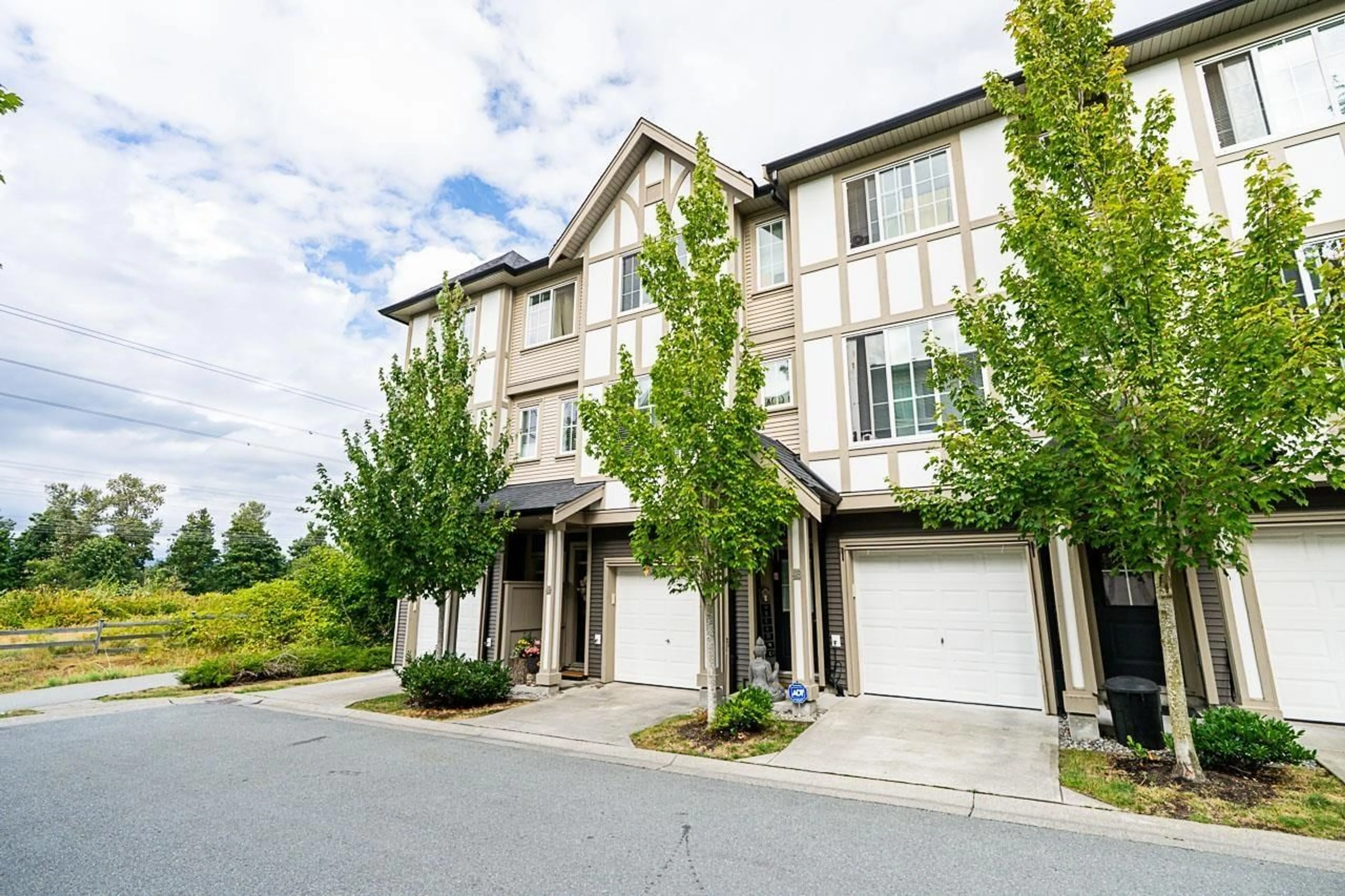 A pic from outside/outdoor area/front of a property/back of a property/a pic from drone, street for 49 - 30989 WESTRIDGE, Abbotsford British Columbia V2T0E7