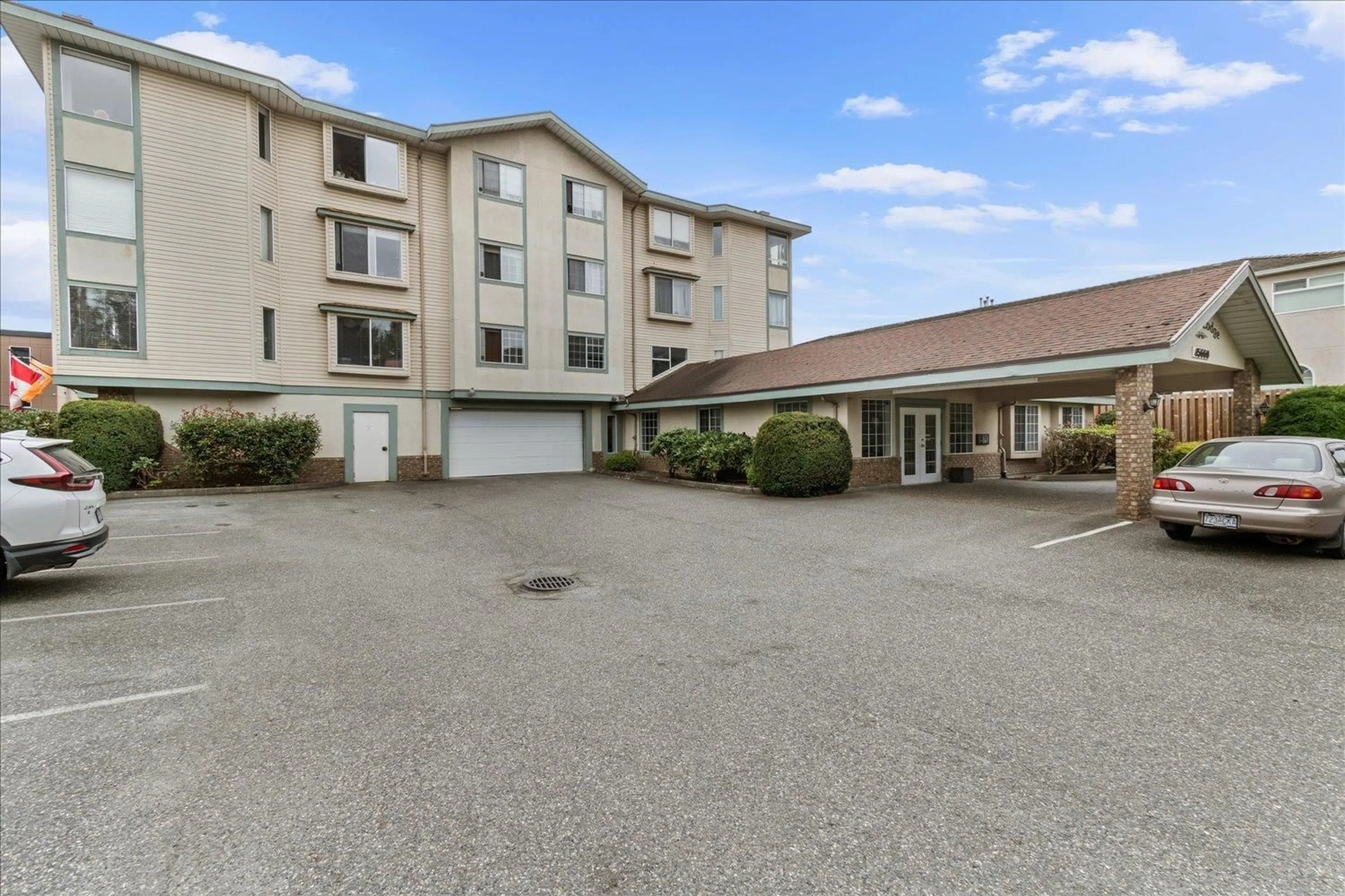 Patio, building for 306 - 45660 KNIGHT ROAD, Chilliwack British Columbia V2R2X4