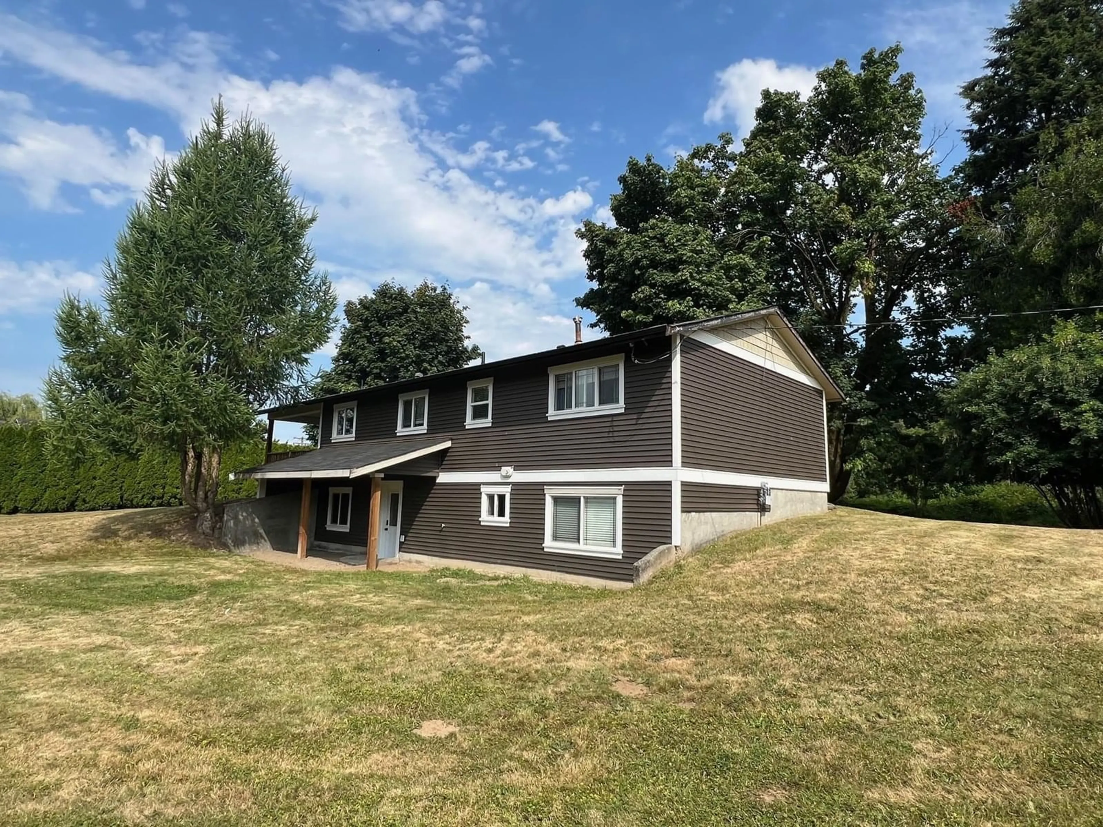 Home with vinyl exterior material, unknown for 28622 MYRTLE, Abbotsford British Columbia V4X2P4
