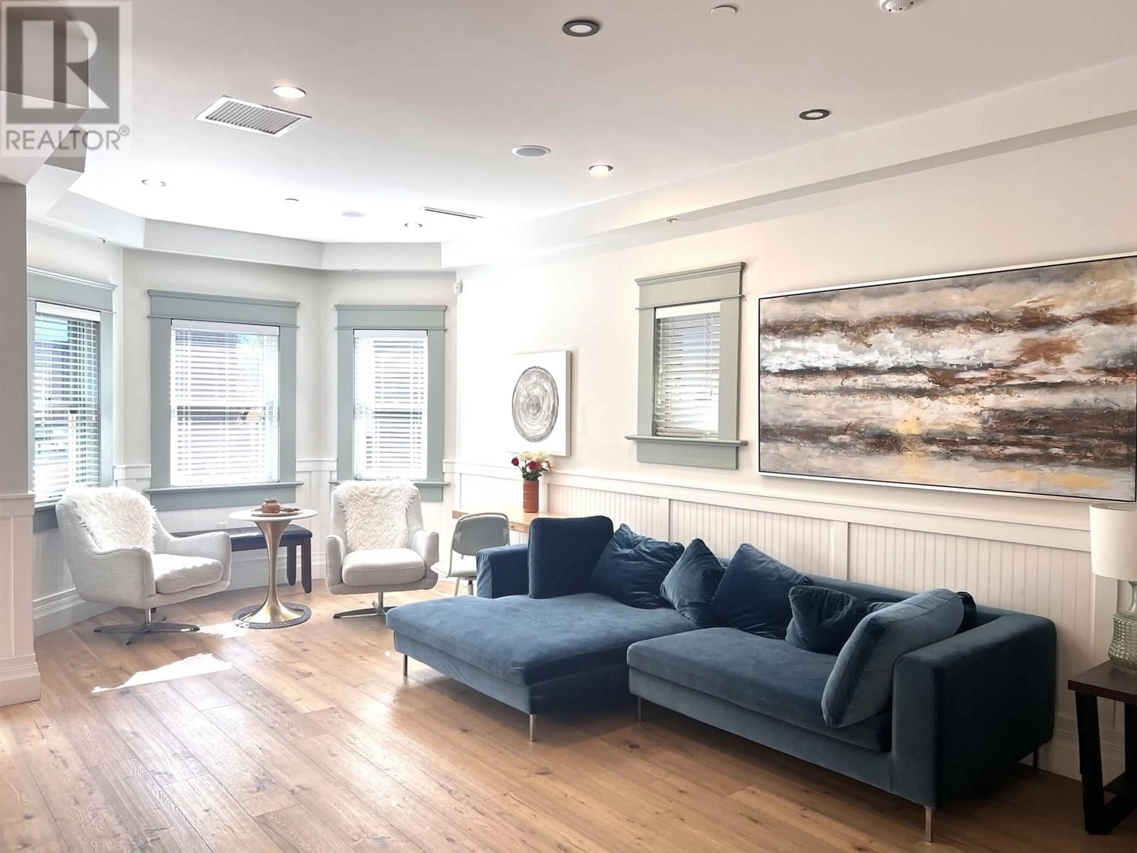 Living room with furniture, wood/laminate floor for 3 - 1150 COMOX STREET, Vancouver British Columbia V6E1K5