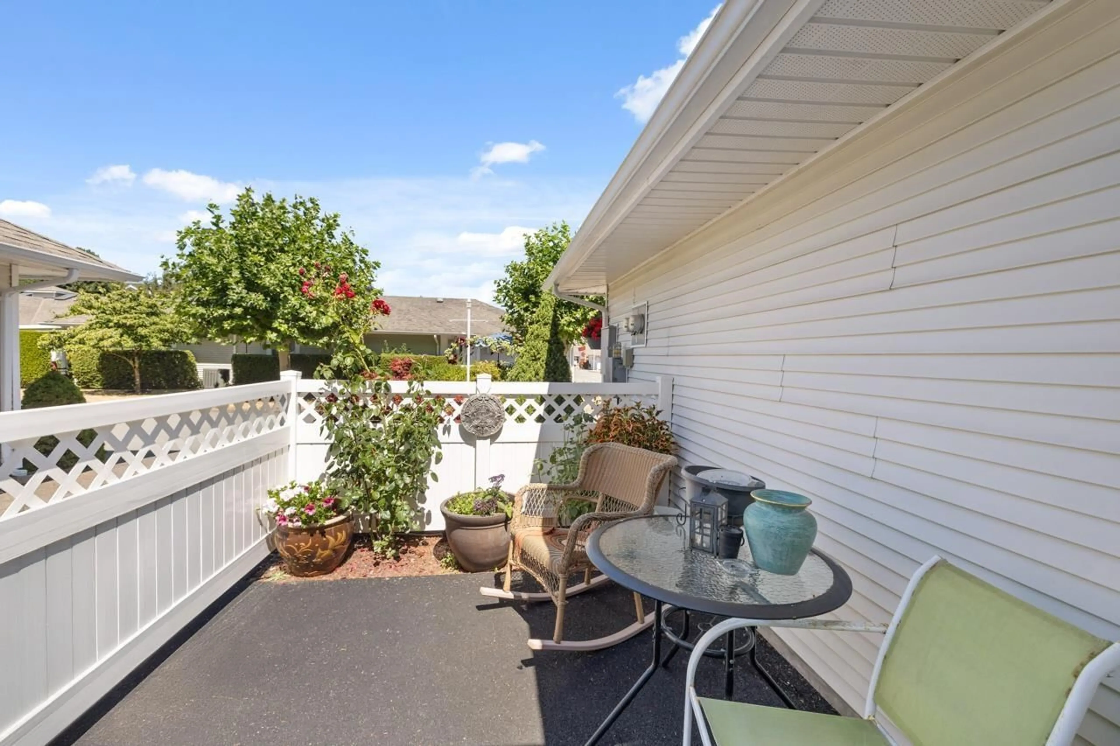 Patio, unknown for 110 - 2460 156, Surrey British Columbia V4P1C8