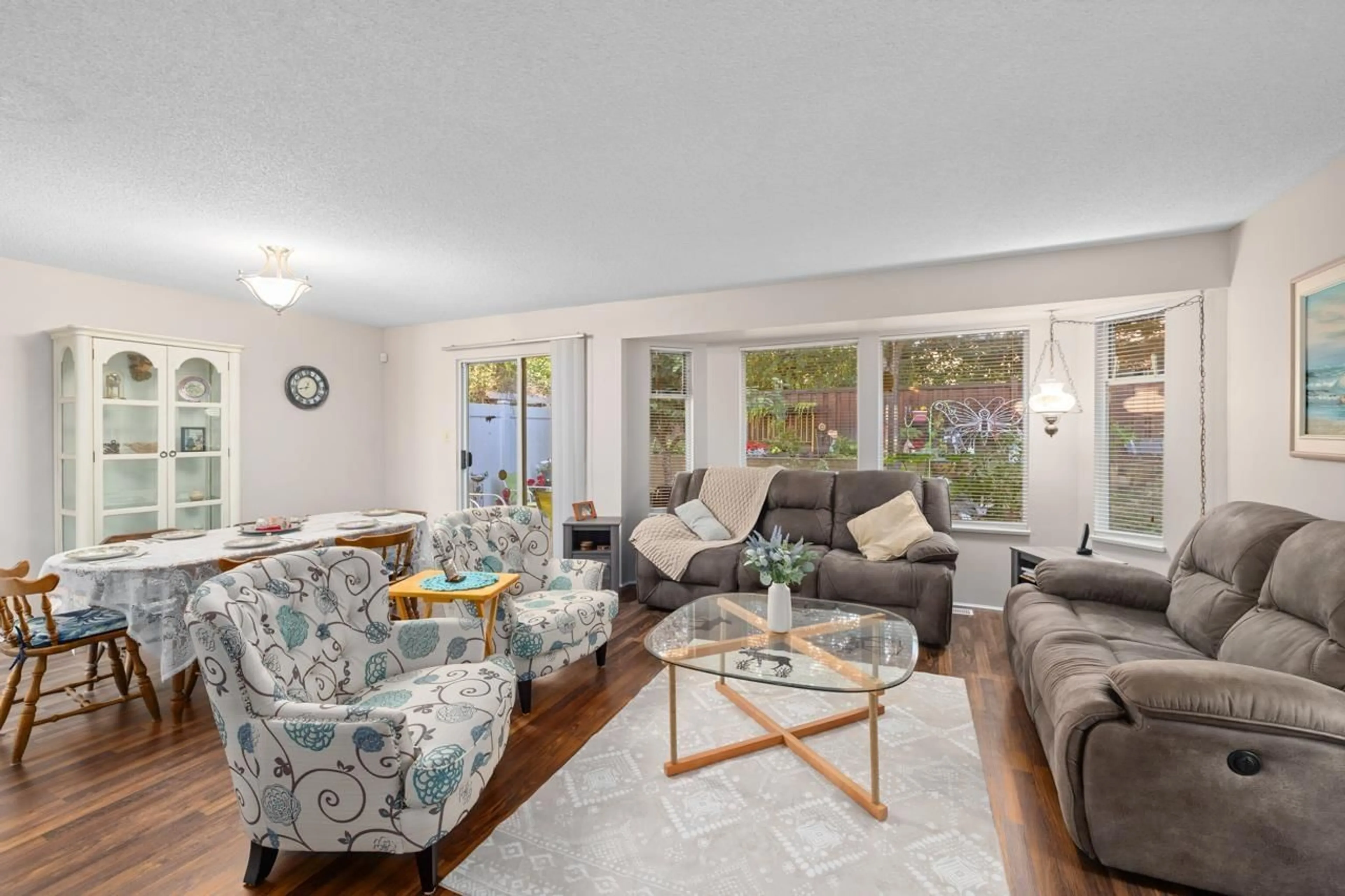 Living room with furniture, unknown for 110 - 2460 156, Surrey British Columbia V4P1C8