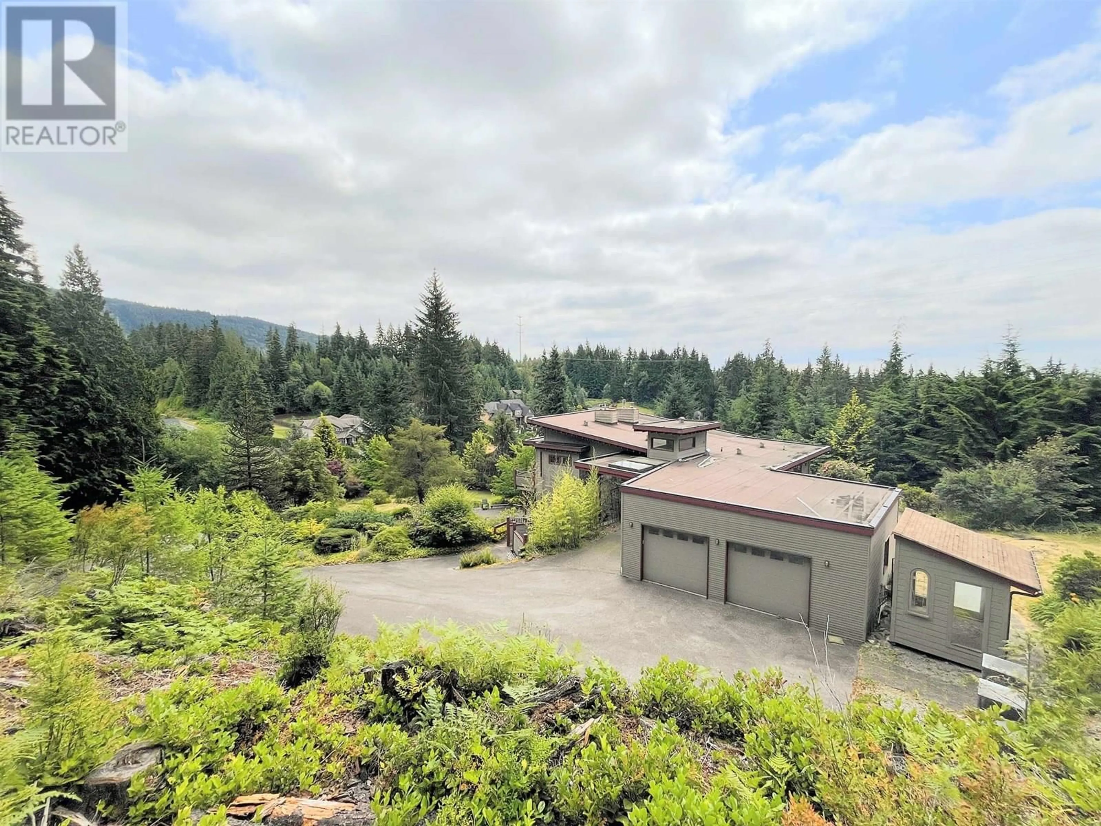 A pic from outside/outdoor area/front of a property/back of a property/a pic from drone, forest/trees view for 2923 FERN DRIVE, Port Moody British Columbia V3H4W9