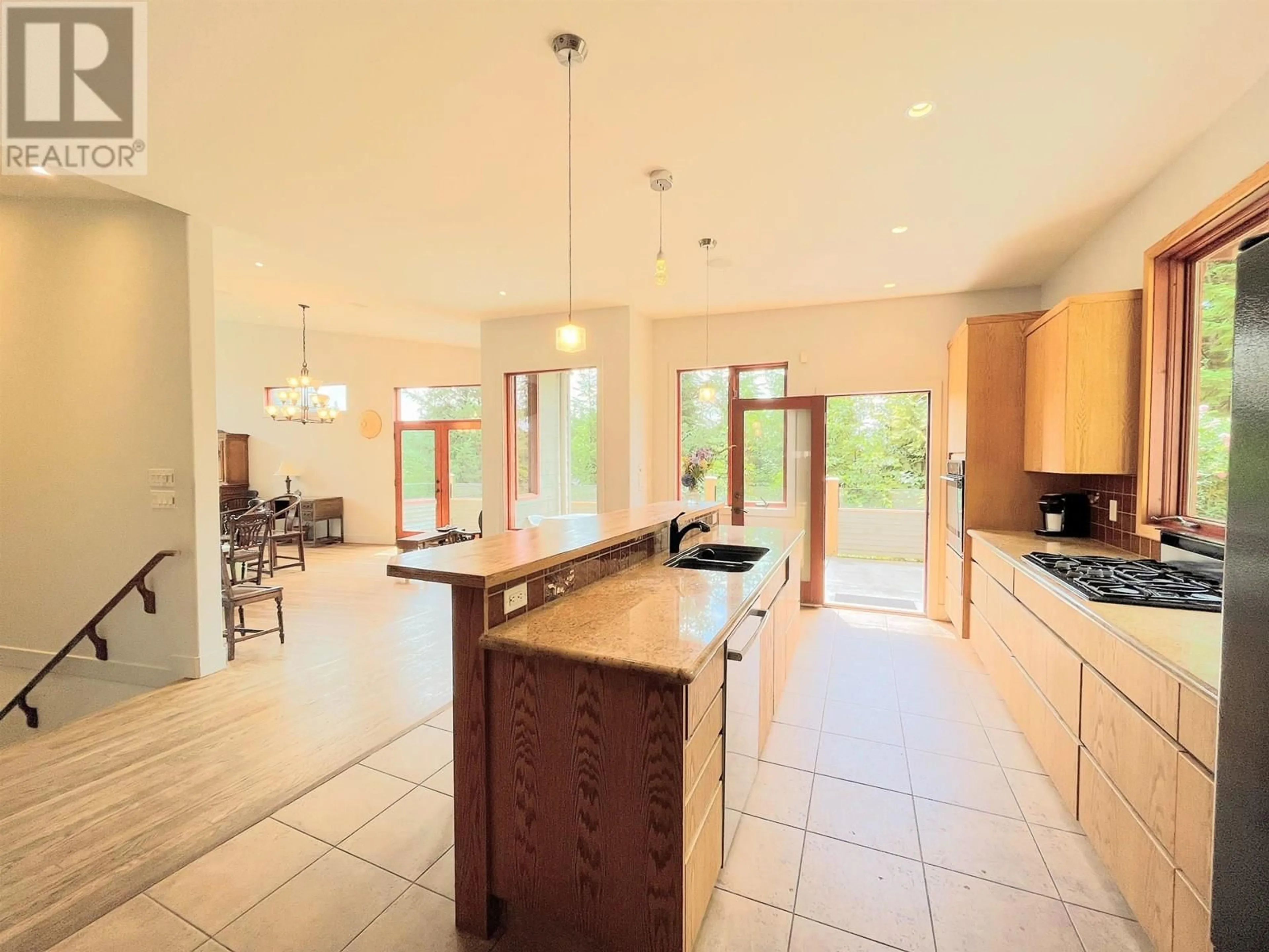 Open concept kitchen, ceramic/tile floor for 2923 FERN DRIVE, Port Moody British Columbia V3H4W9