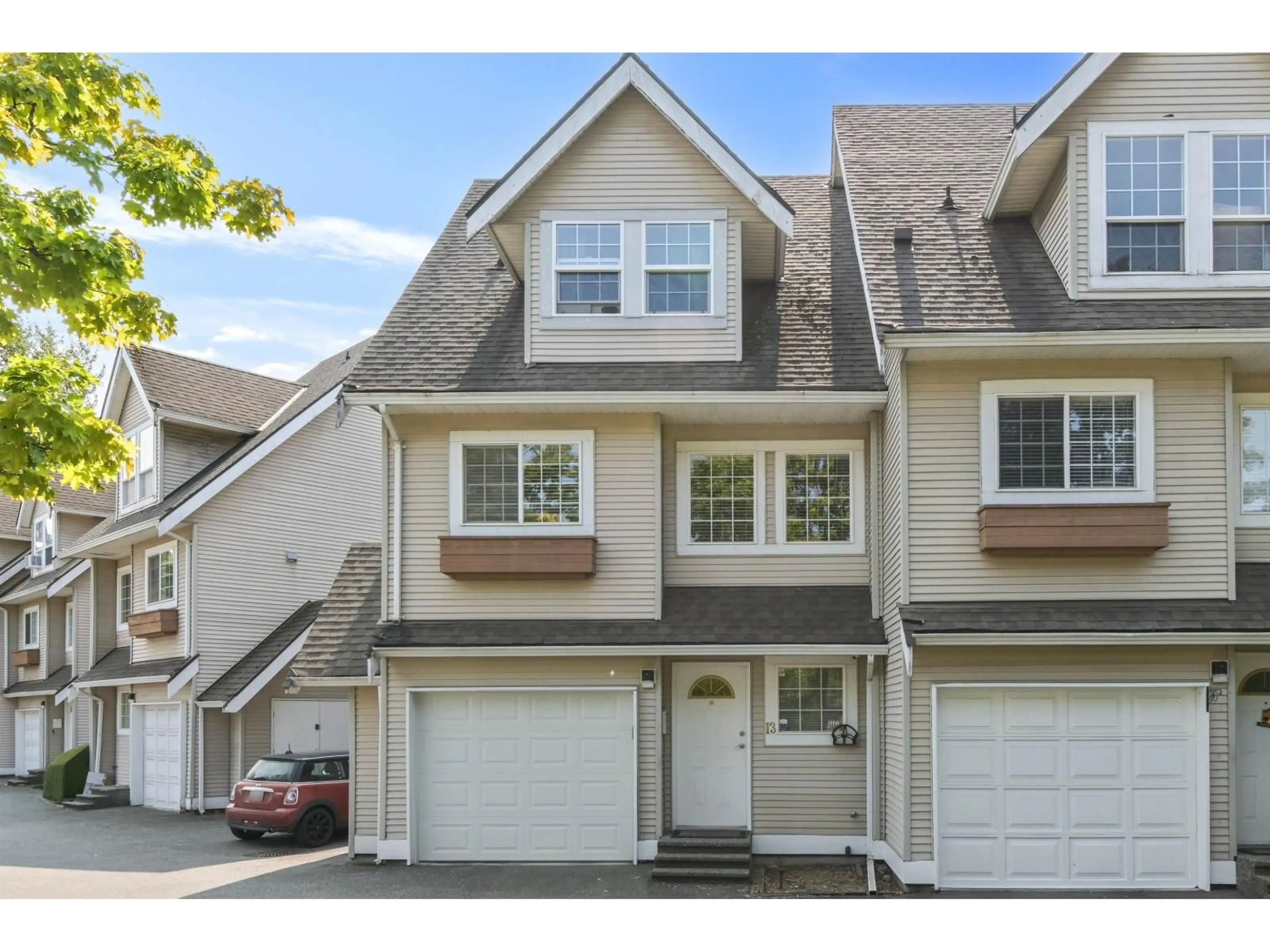 Home with vinyl exterior material, street for 13 - 19948 WILLOUGHBY, Langley British Columbia V2Y1M6
