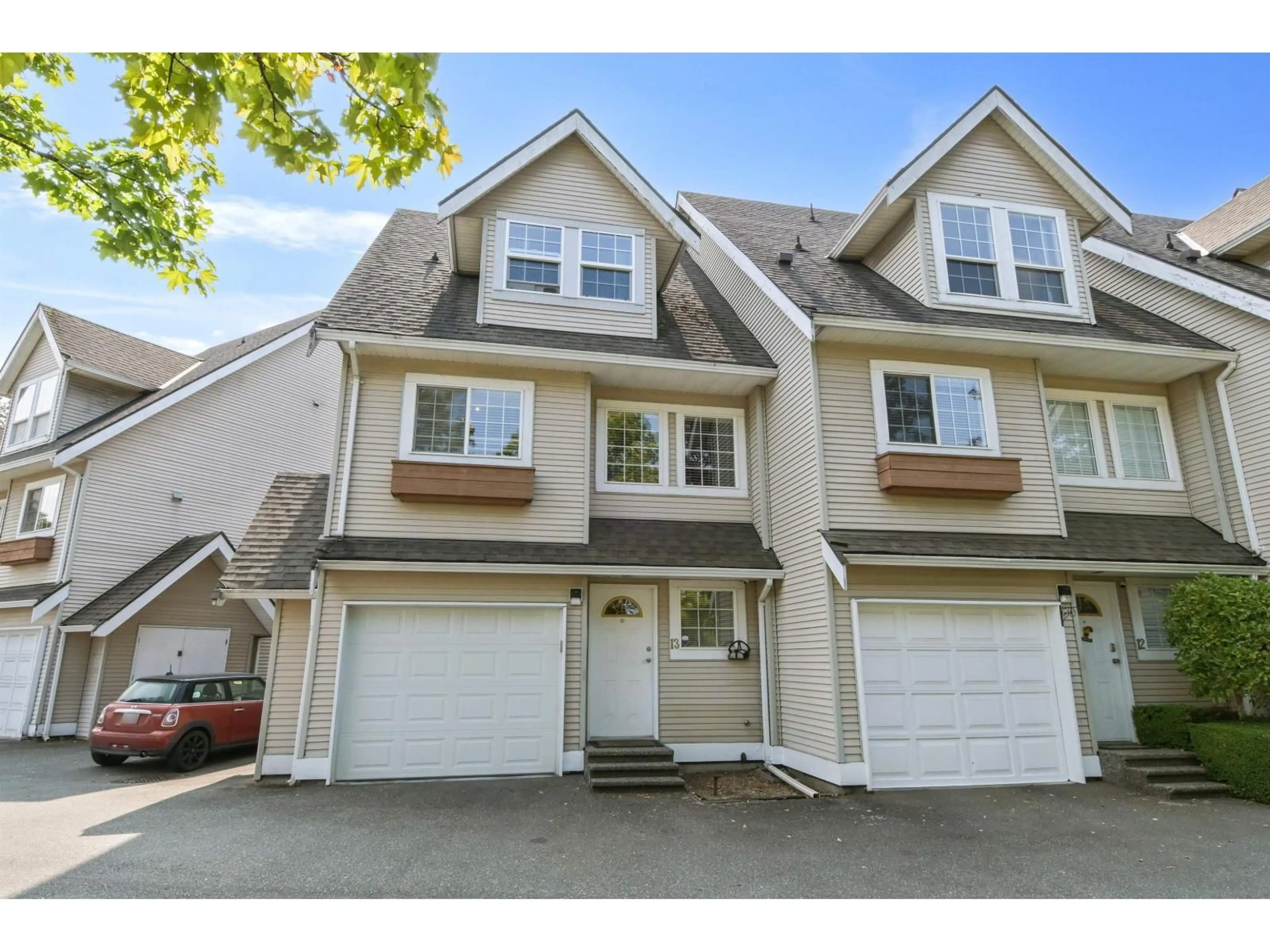 Home with vinyl exterior material, street for 13 - 19948 WILLOUGHBY, Langley British Columbia V2Y1M6
