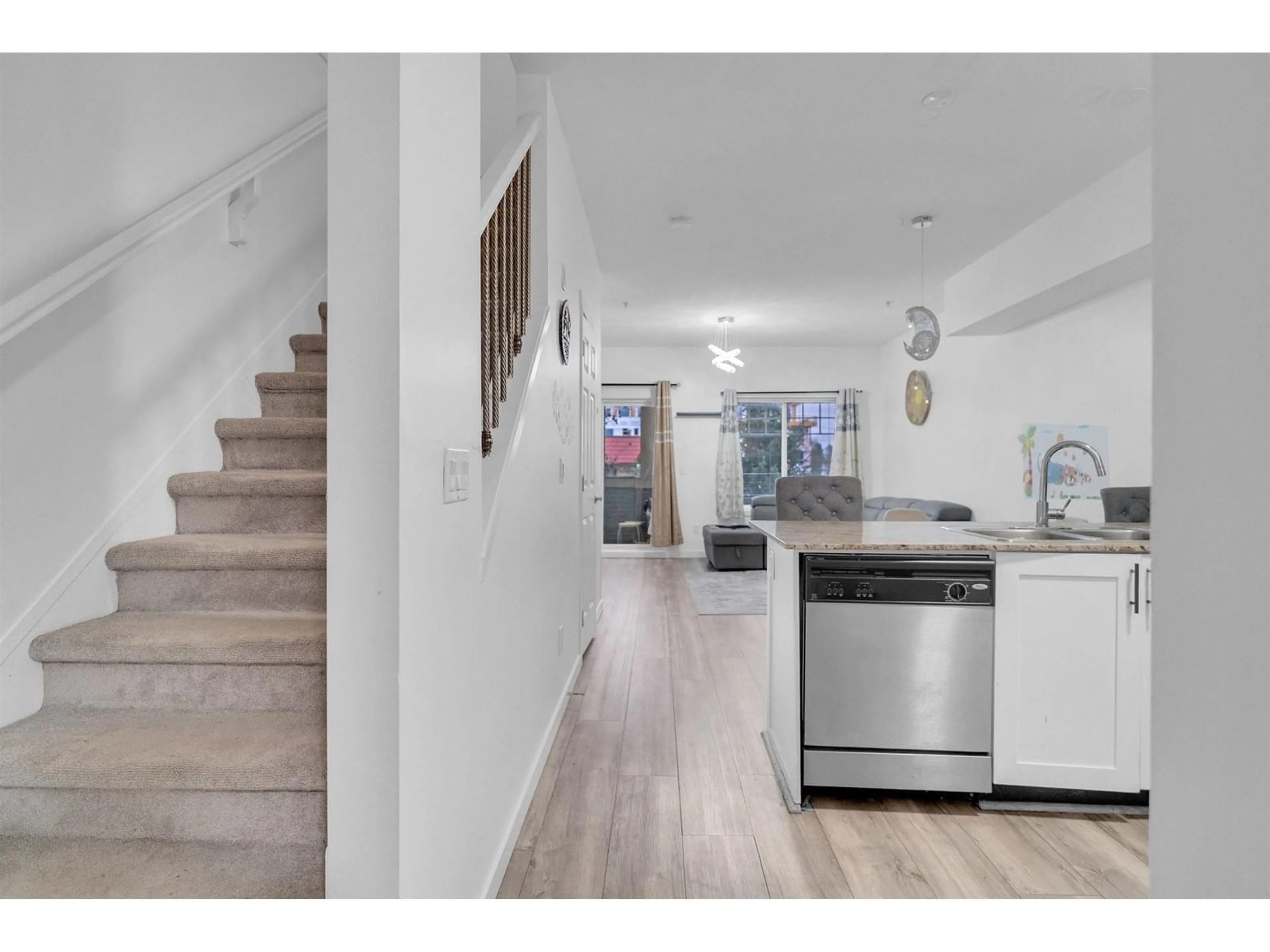 Open concept kitchen, unknown for 210 - 13958 108, Surrey British Columbia V3T0B4