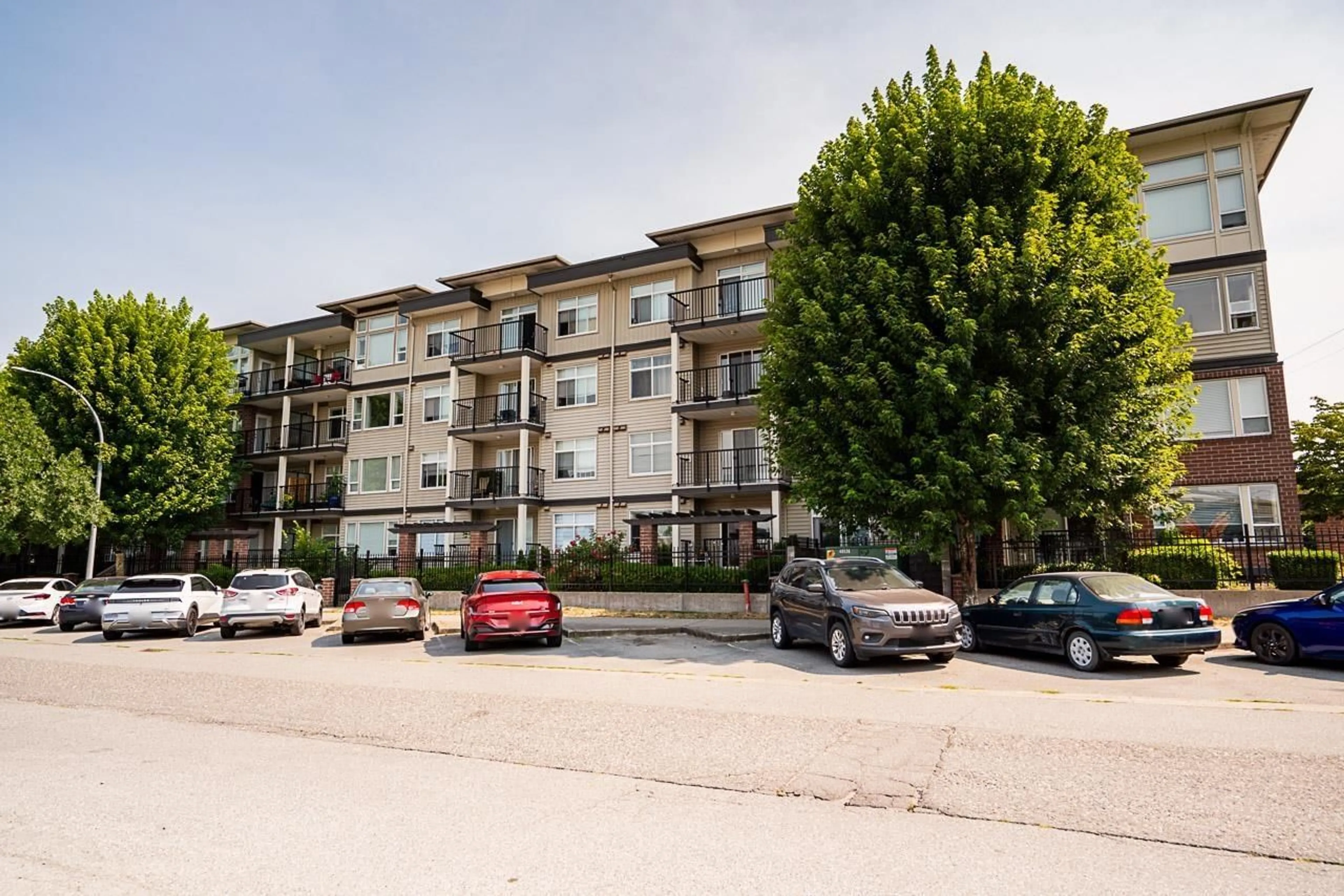 A pic from outside/outdoor area/front of a property/back of a property/a pic from drone, street for 412 - 9422 VICTOR STREET, Chilliwack British Columbia V2P0B8