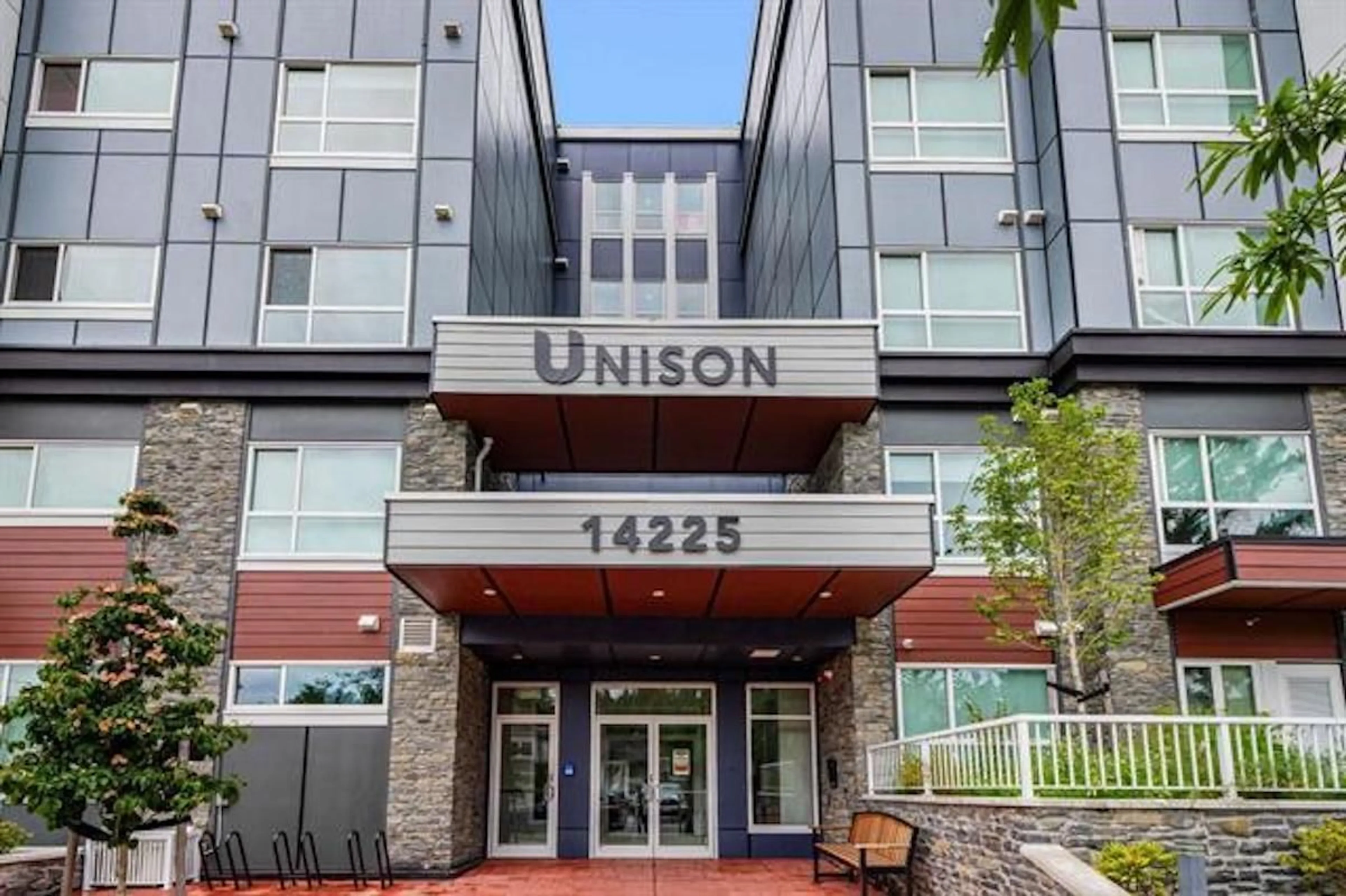 Indoor foyer for 314 - 14225 103A, Surrey British Columbia V3T1T1