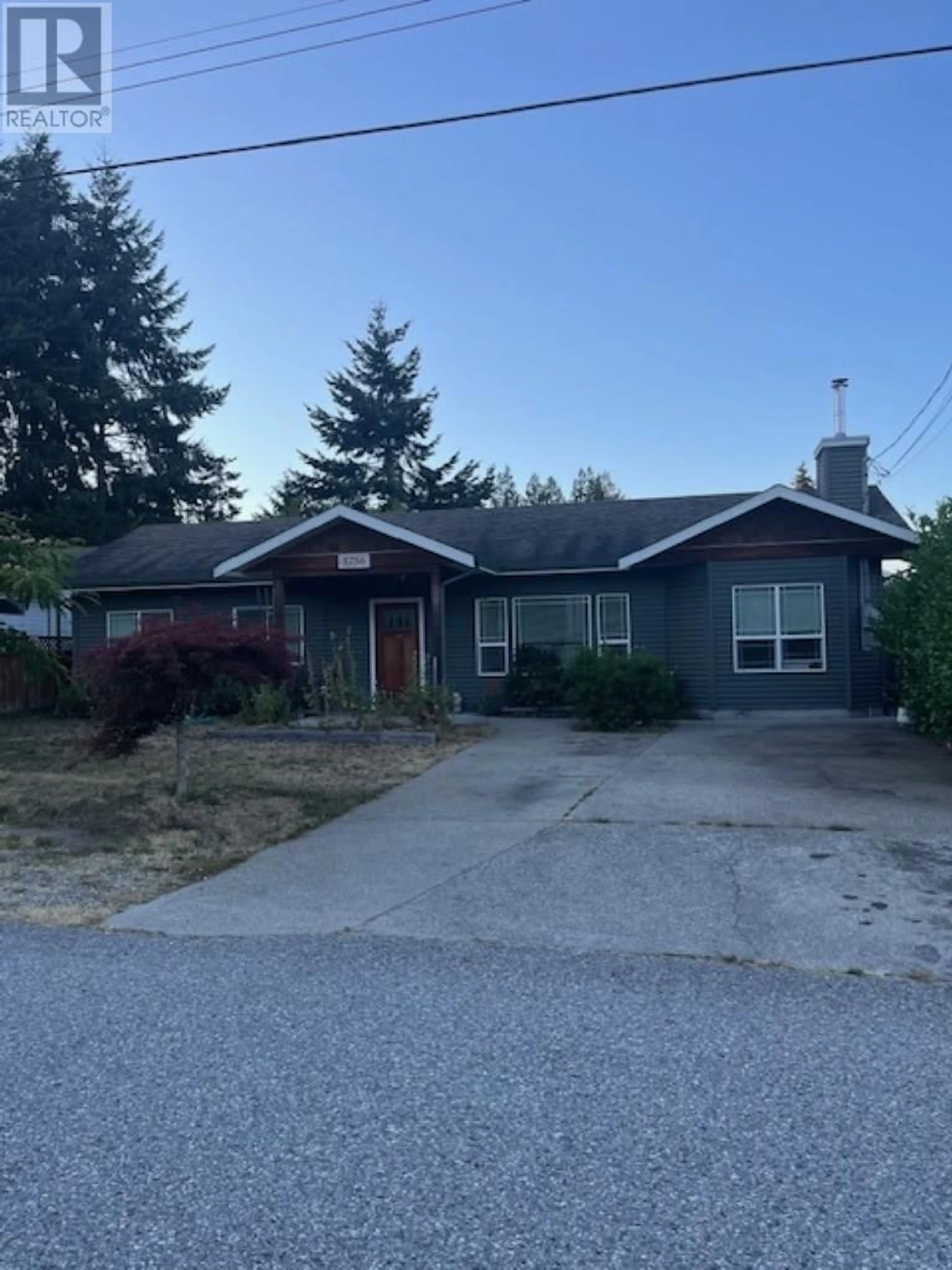 Home with vinyl exterior material, street for 5756 NEPTUNE ROAD, Sechelt British Columbia V0N3A0