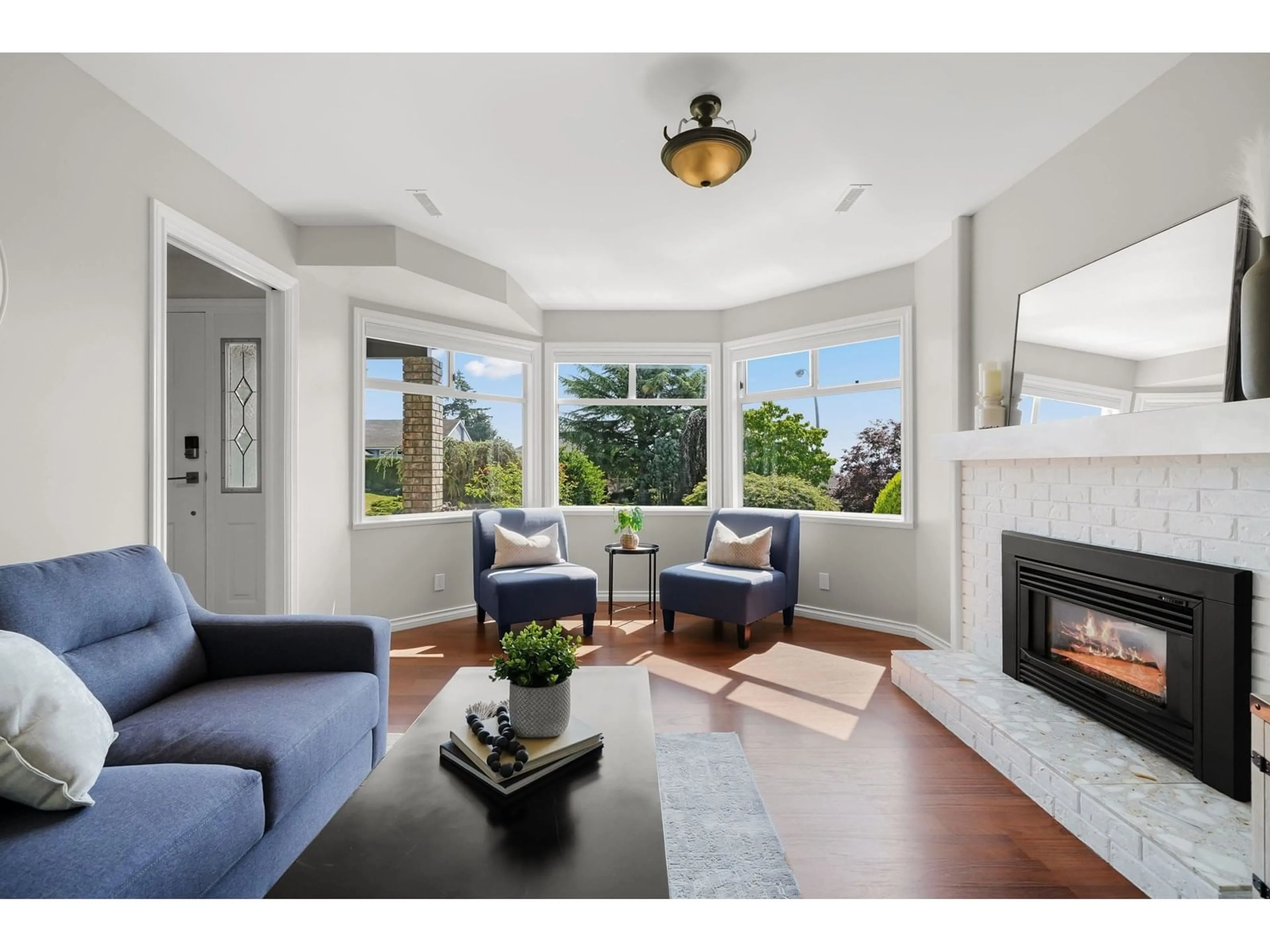 Living room with furniture, unknown for 6199 191A, Surrey British Columbia V3S8C7