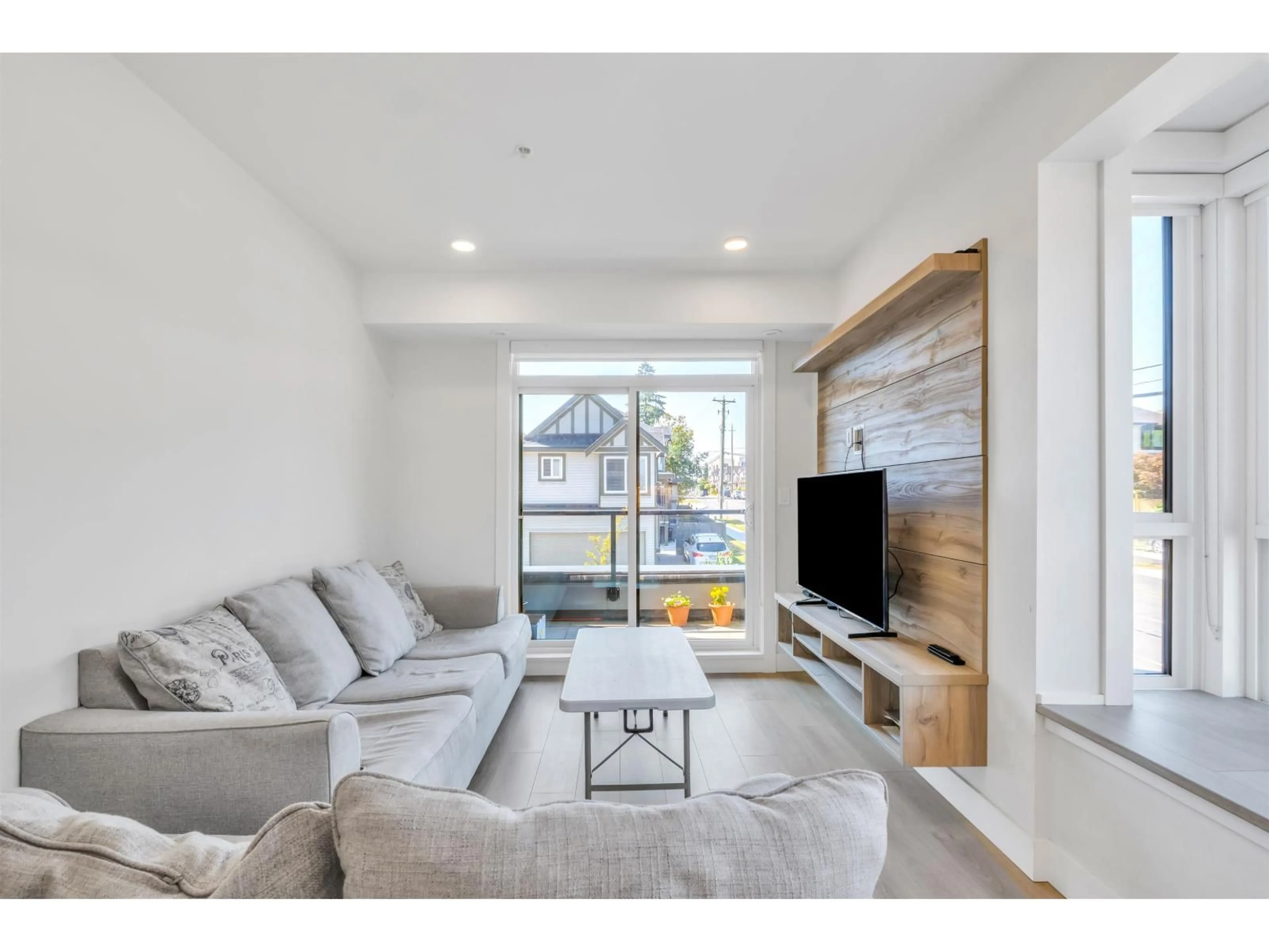 Living room with furniture, wood/laminate floor for 212 - 14818 60, Surrey British Columbia V3S0B5
