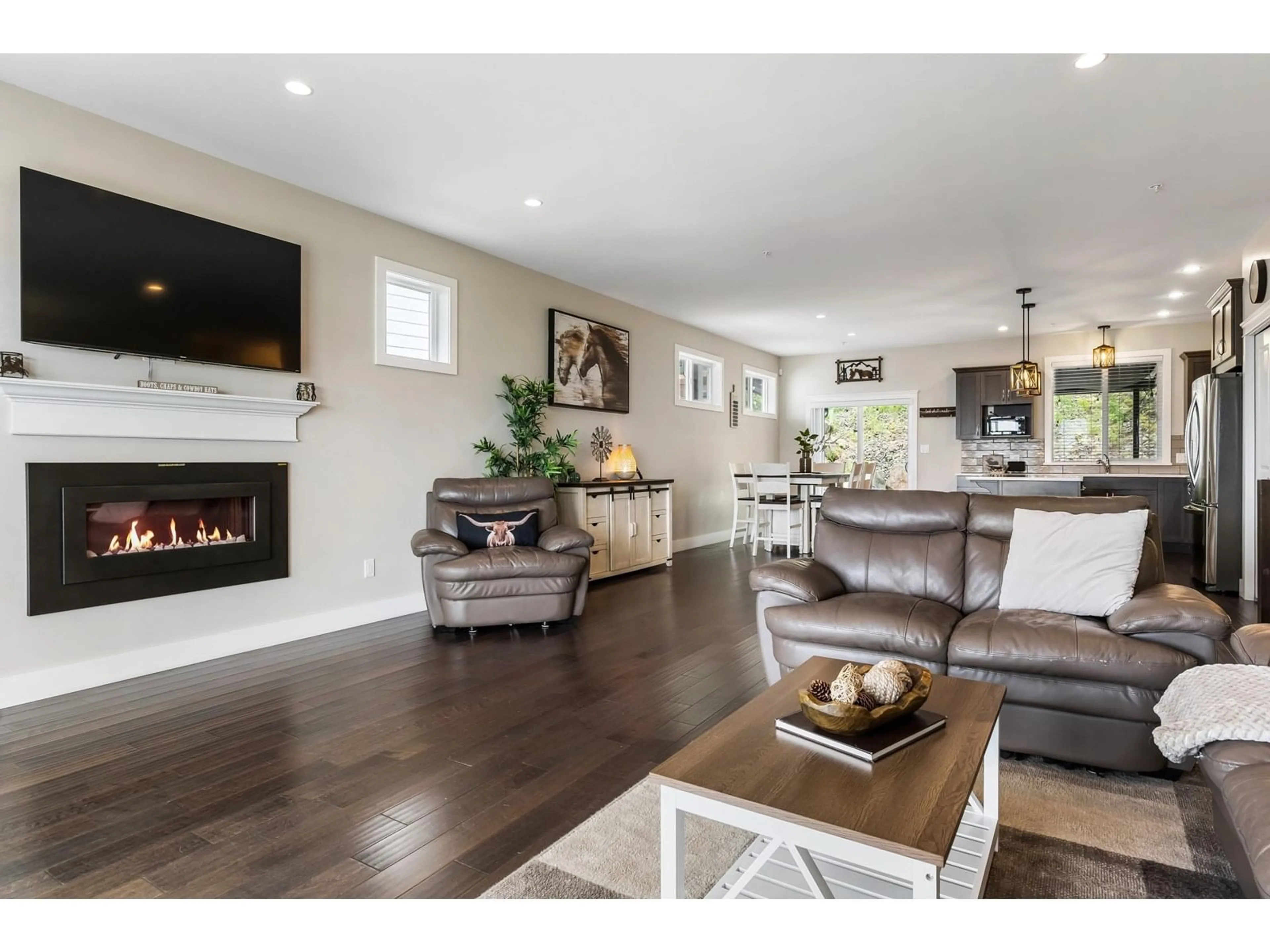 Living room with furniture, wood/laminate floor for 62 - 50778 LEDGESTONE PLACE, Chilliwack British Columbia V2P0E7