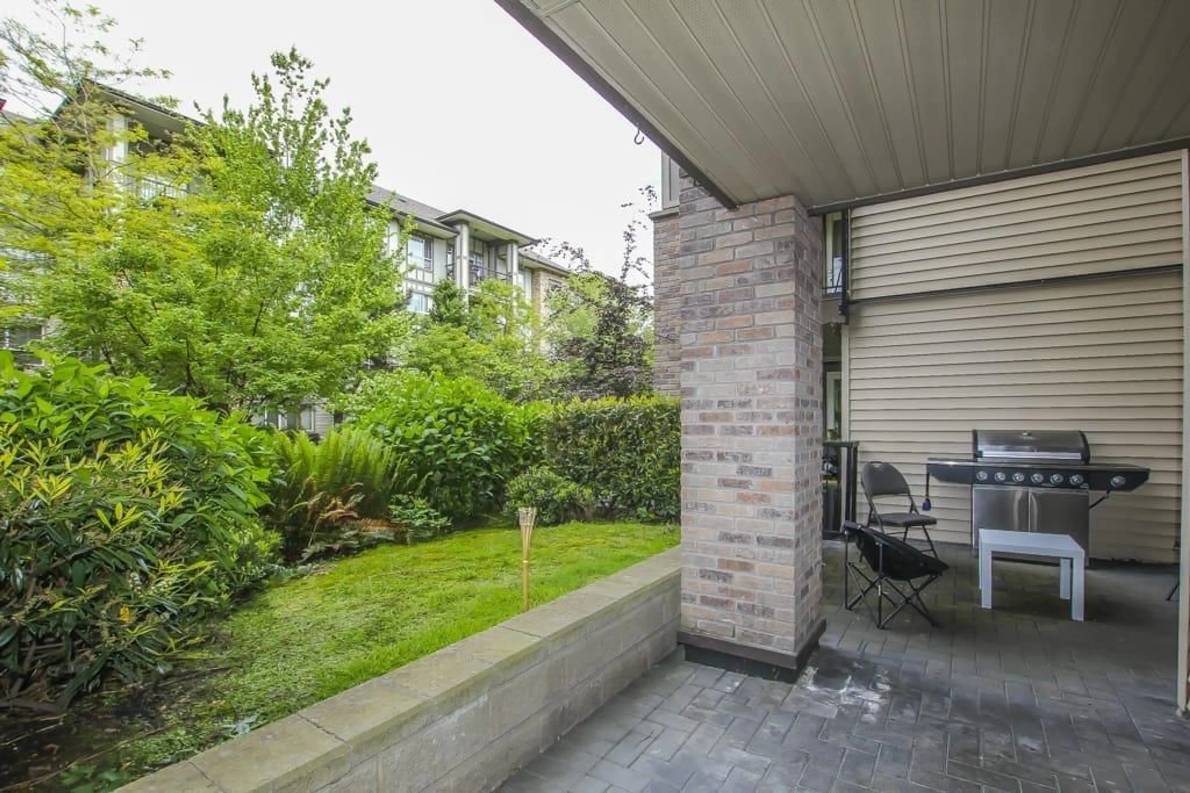 Patio, street for 206 - 8695 160, Surrey British Columbia V4N6L6