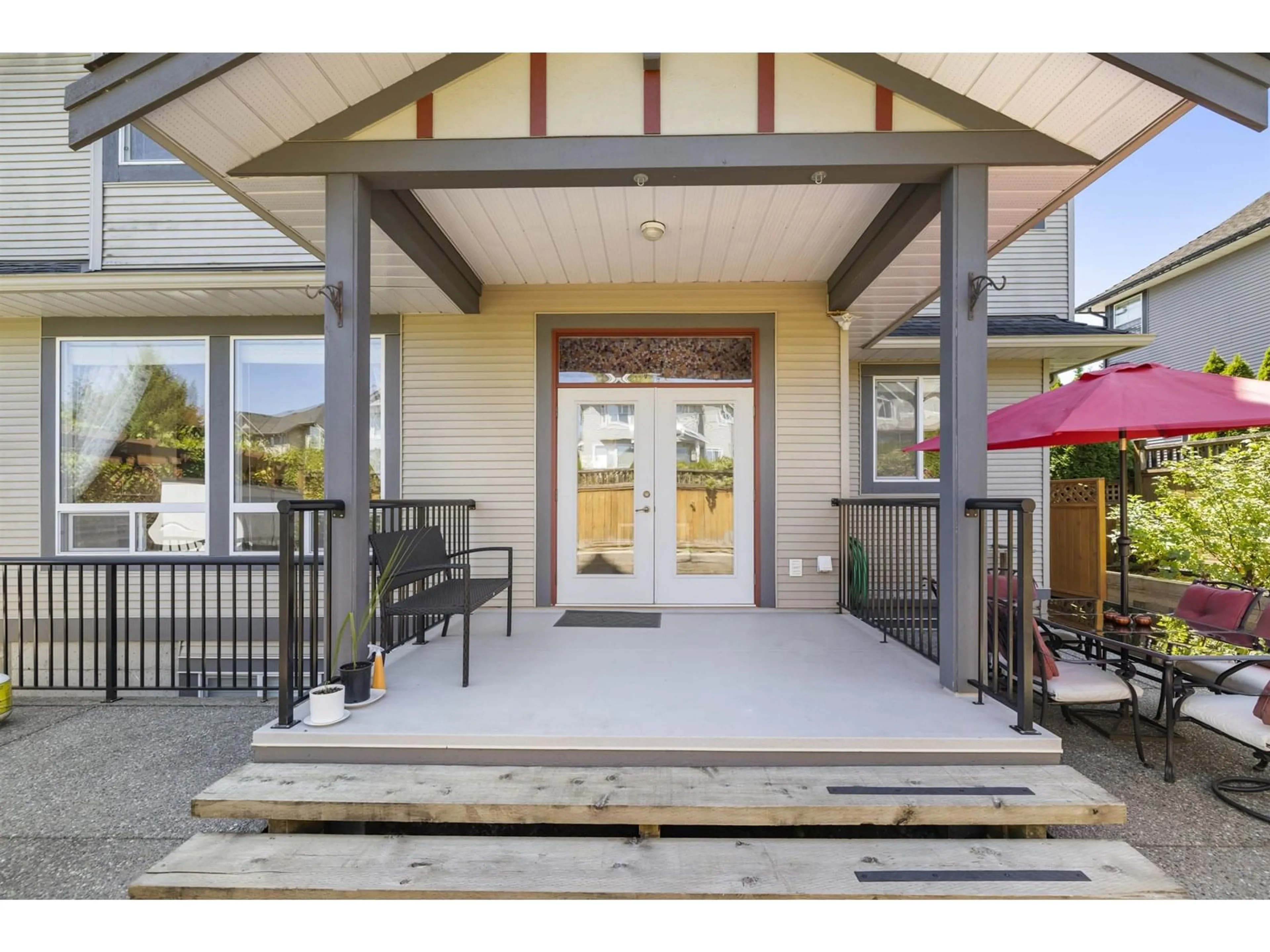 Indoor entryway for 19629 68A, Langley British Columbia V2Y3H2