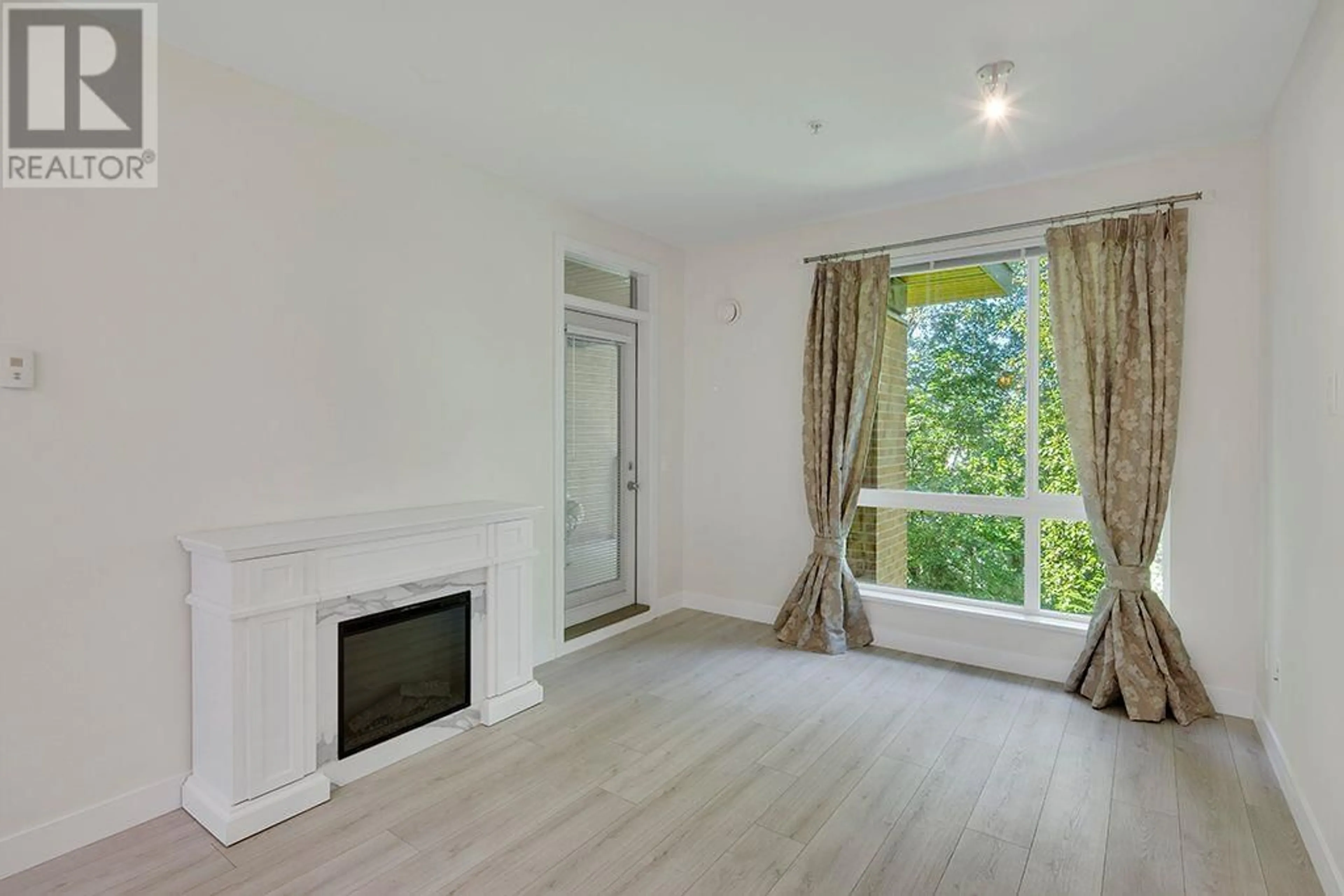 A pic of a room for 404 - 733 3RD STREET, North Vancouver British Columbia V7M0C8