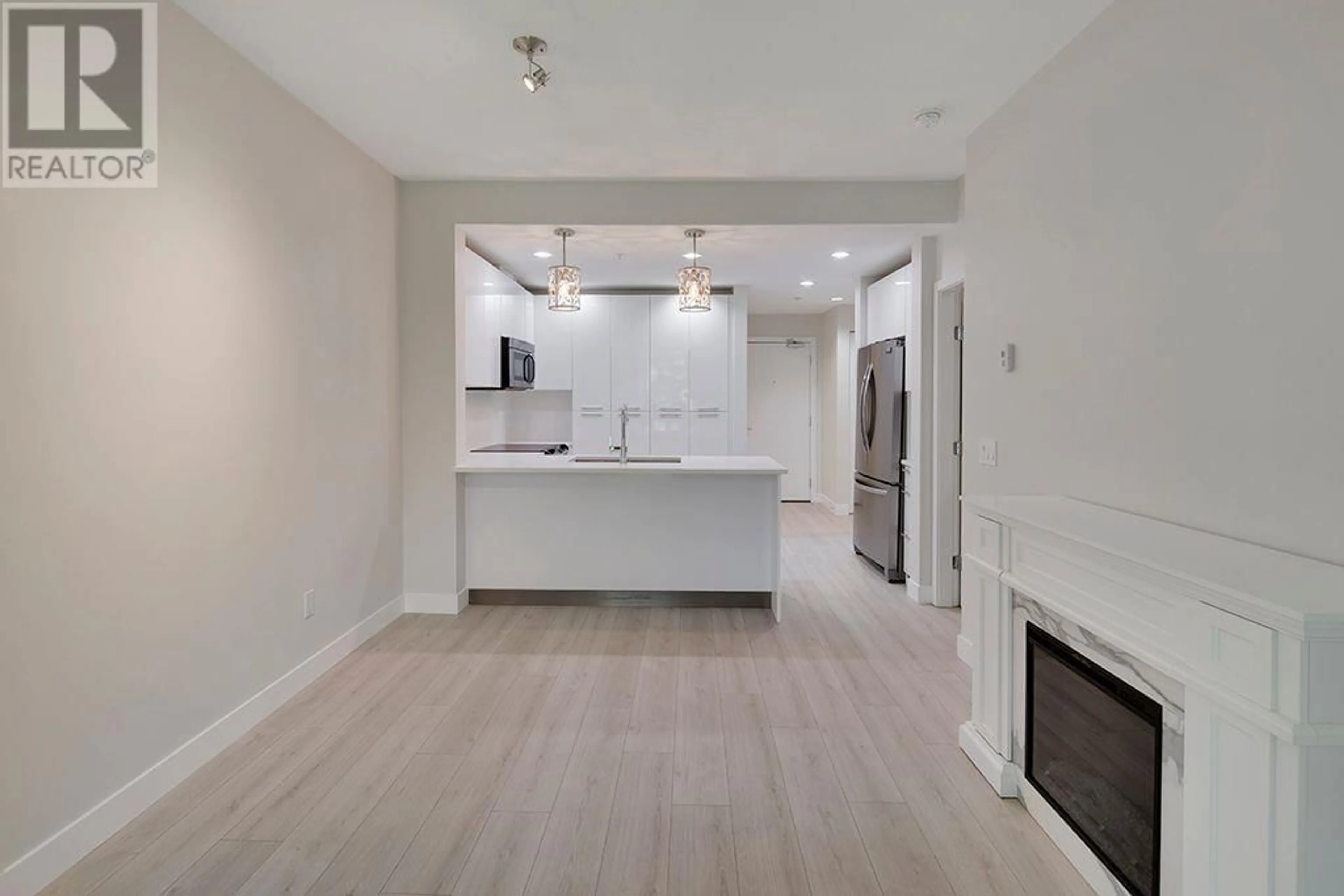 Open concept kitchen, unknown for 404 - 733 3RD STREET, North Vancouver British Columbia V7M0C8
