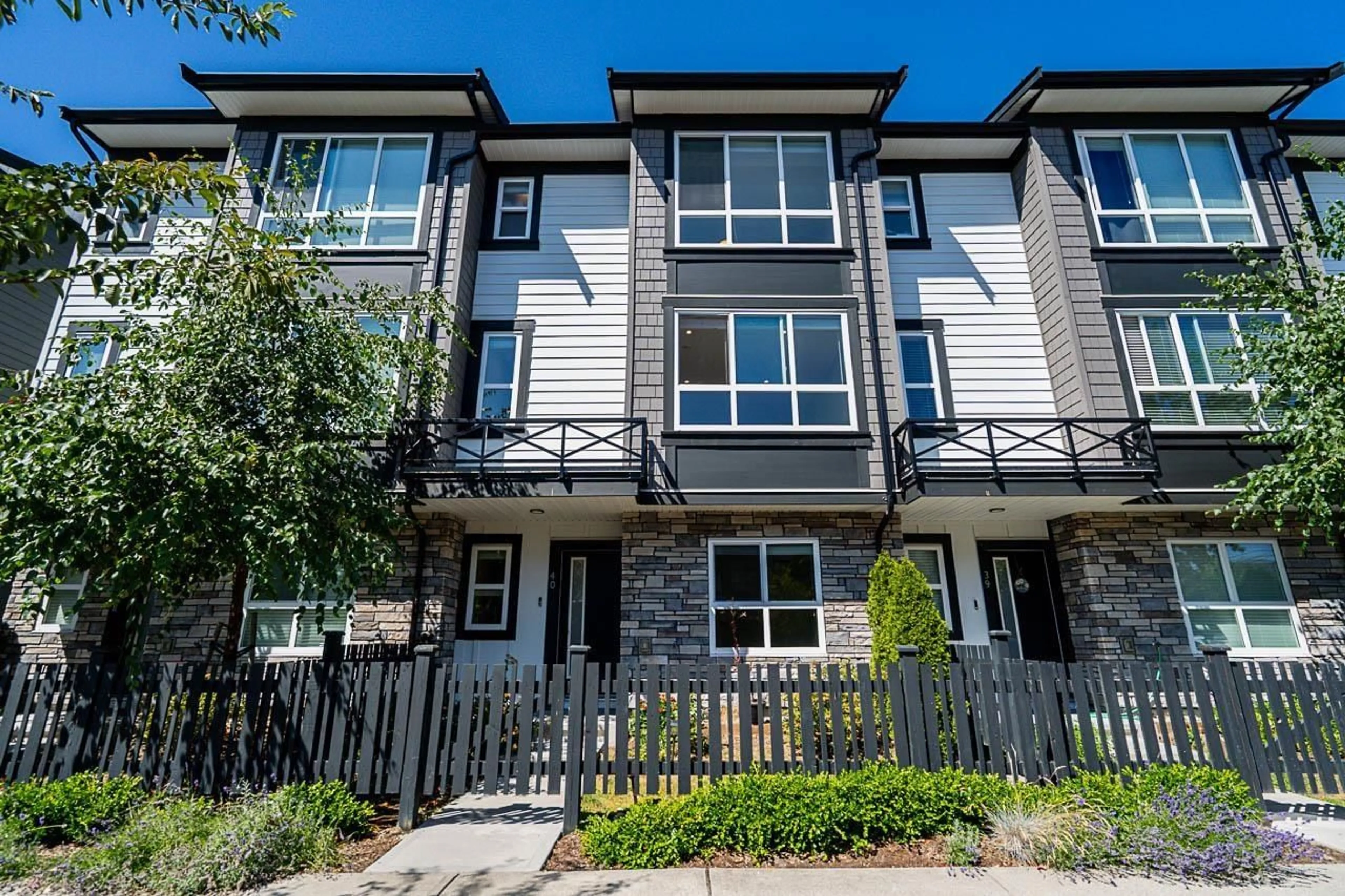 Unknown for 40 - 19255 ALOHA, Surrey British Columbia V4N6T8