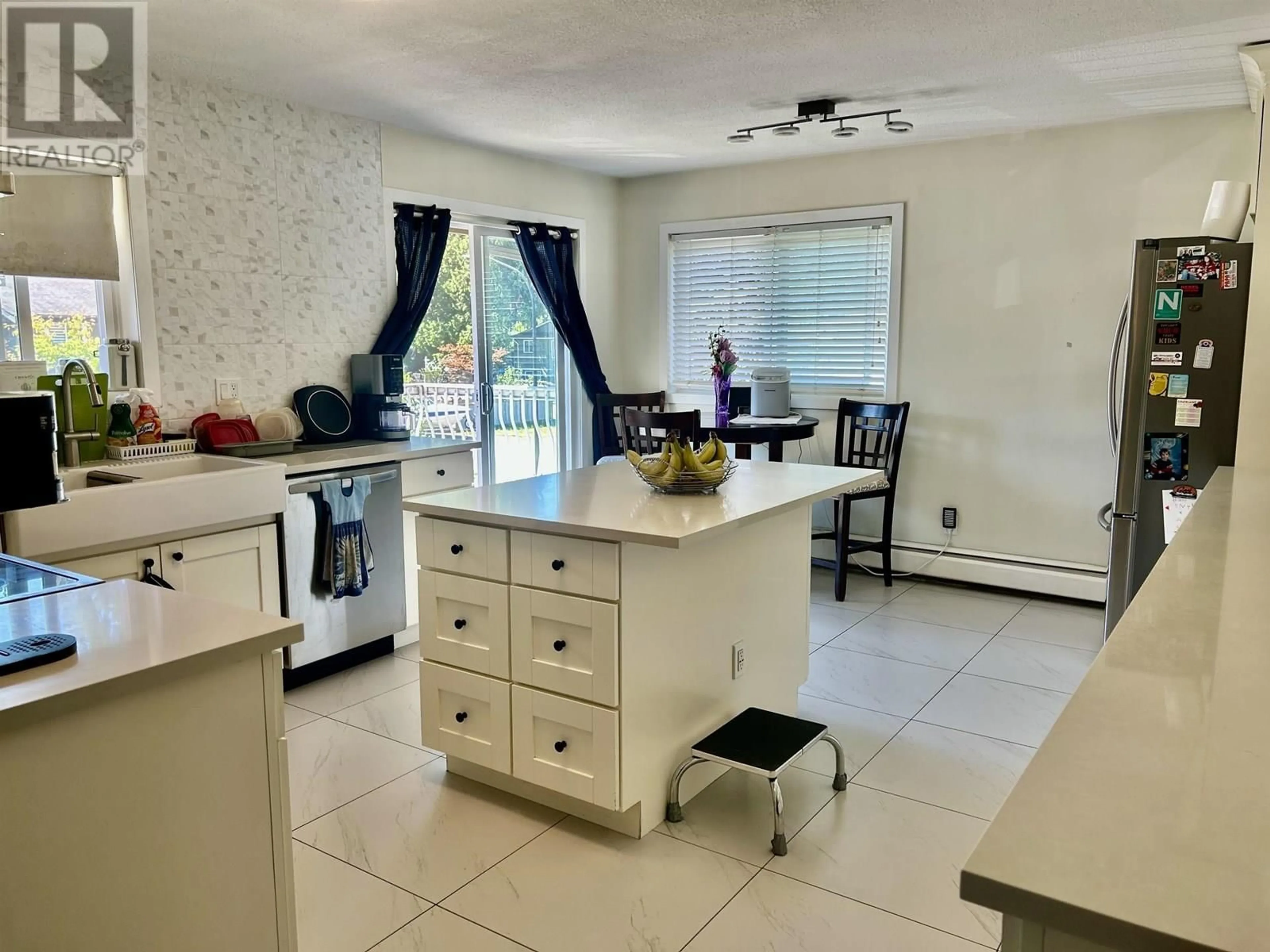 Open concept kitchen, unknown for 20929 HUNTER PLACE, Maple Ridge British Columbia V2X8N4