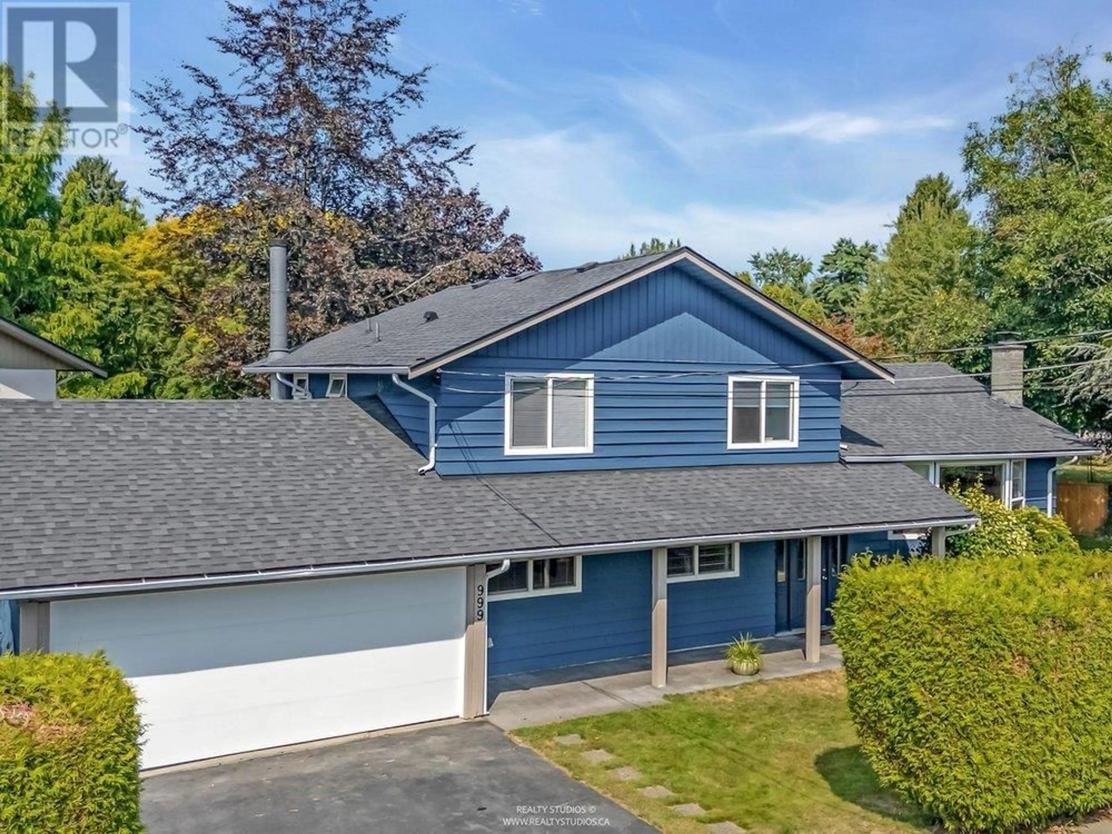 A pic from outside/outdoor area/front of a property/back of a property/a pic from drone, street for 999 53A STREET, Delta British Columbia V4M3E2