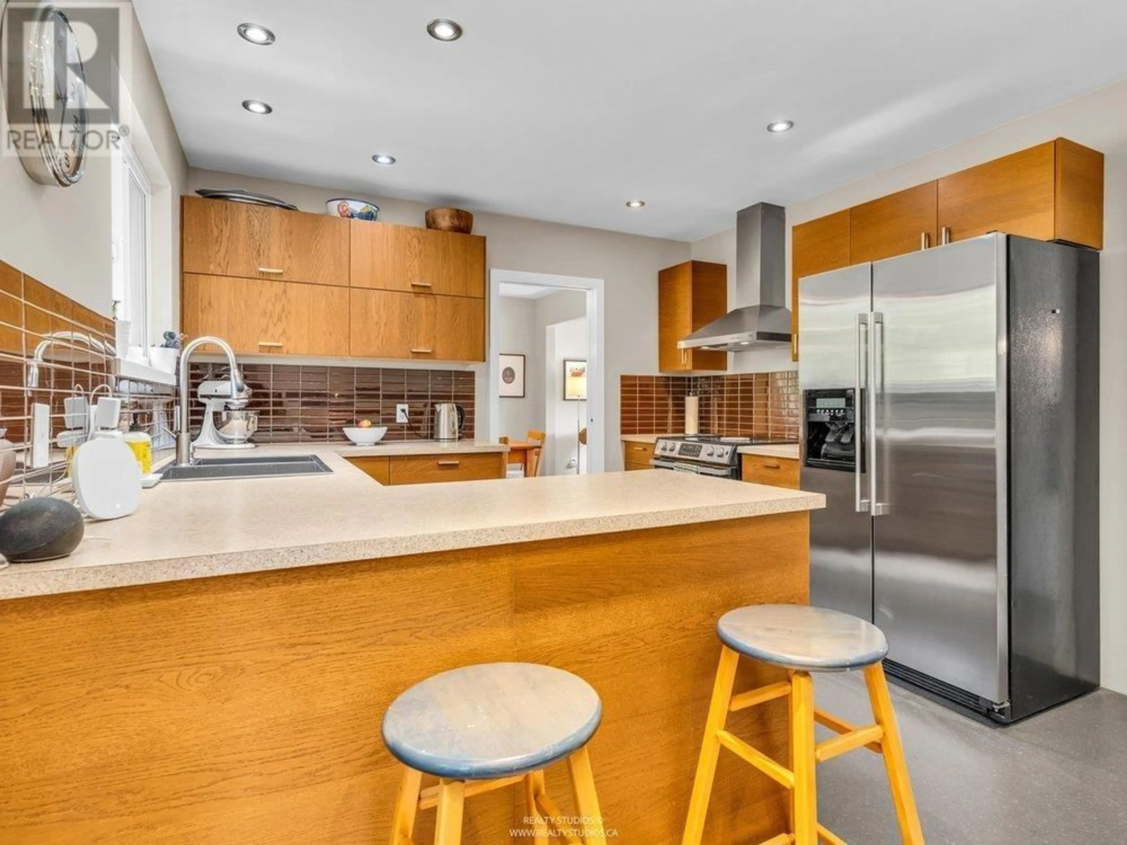 Open concept kitchen, unknown for 999 53A STREET, Delta British Columbia V4M3E2
