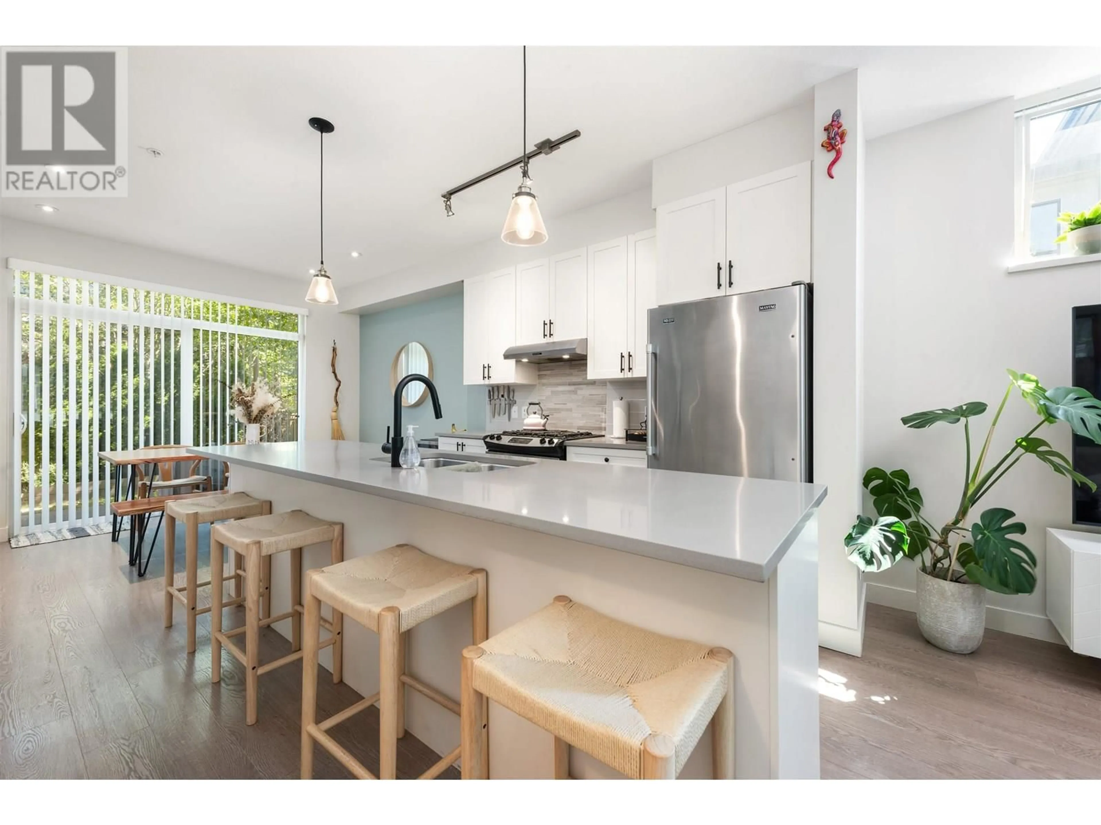 Open concept kitchen, unknown for 1229 BRANDYWINE DRIVE, Squamish British Columbia V8B0V4