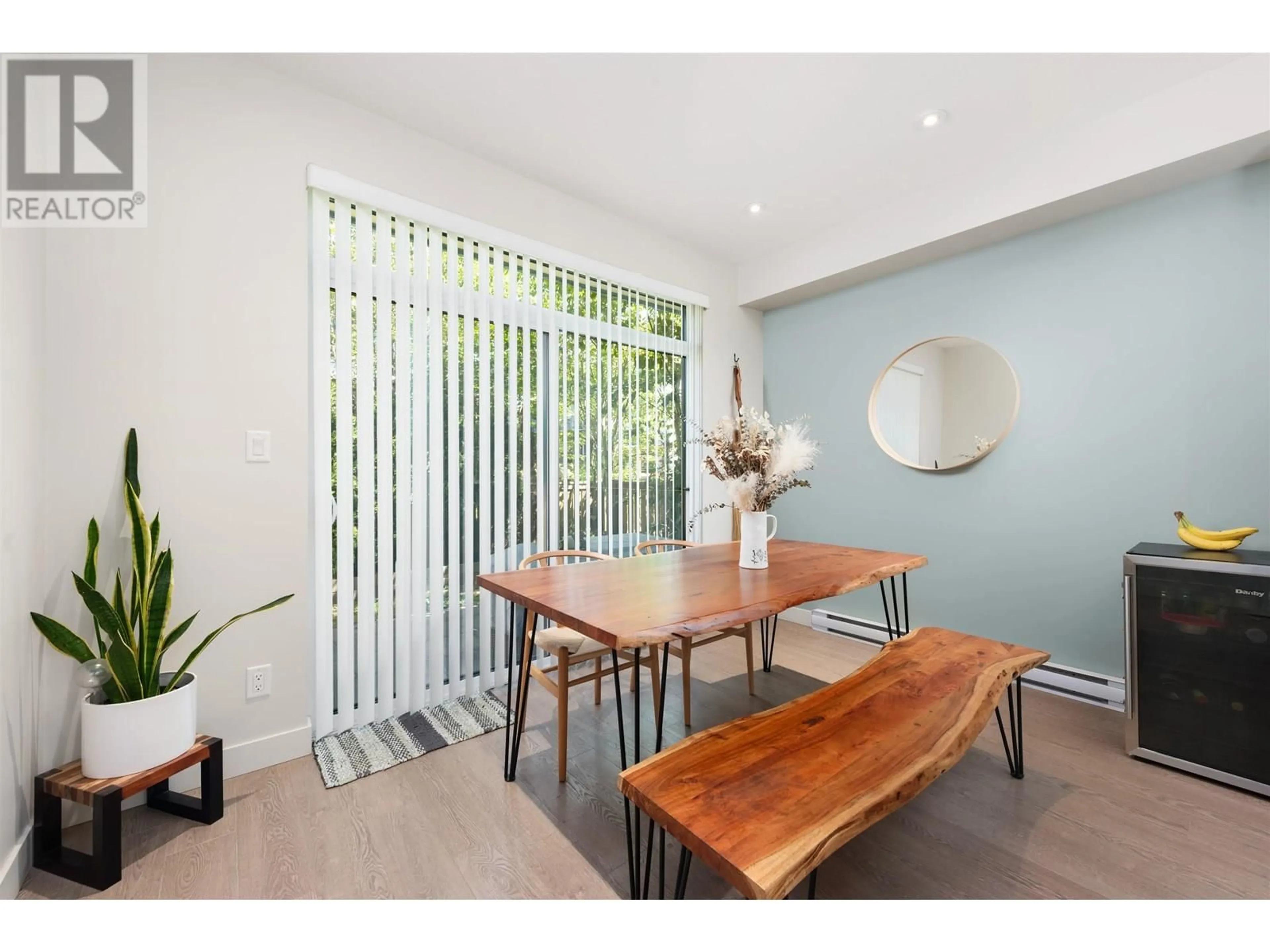 Dining room, wood/laminate floor for 1229 BRANDYWINE DRIVE, Squamish British Columbia V8B0V4