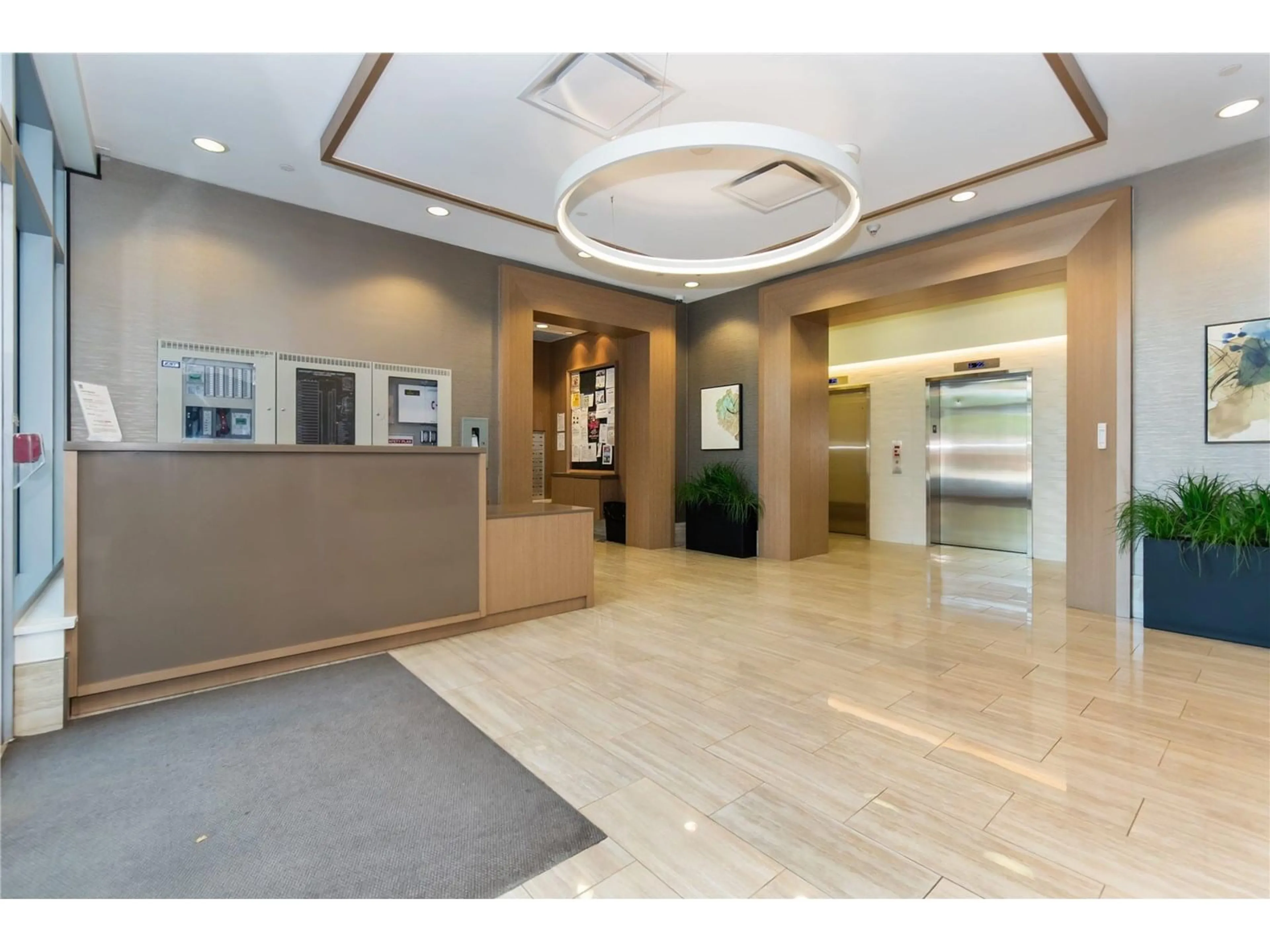 Lobby for 708 - 13398 104, Surrey British Columbia V3T1V6