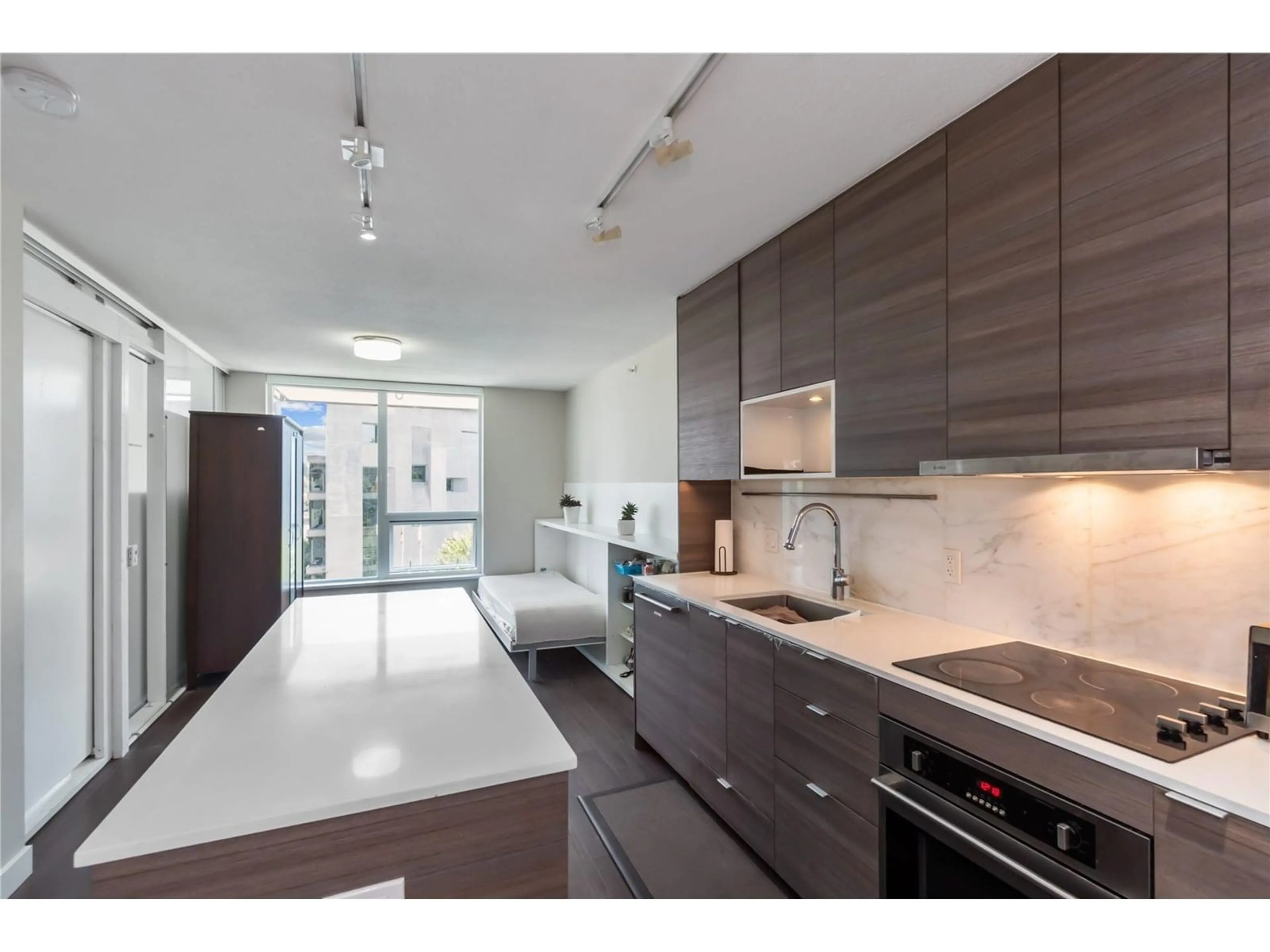 Open concept kitchen, ceramic/tile floor for 708 - 13398 104, Surrey British Columbia V3T1V6
