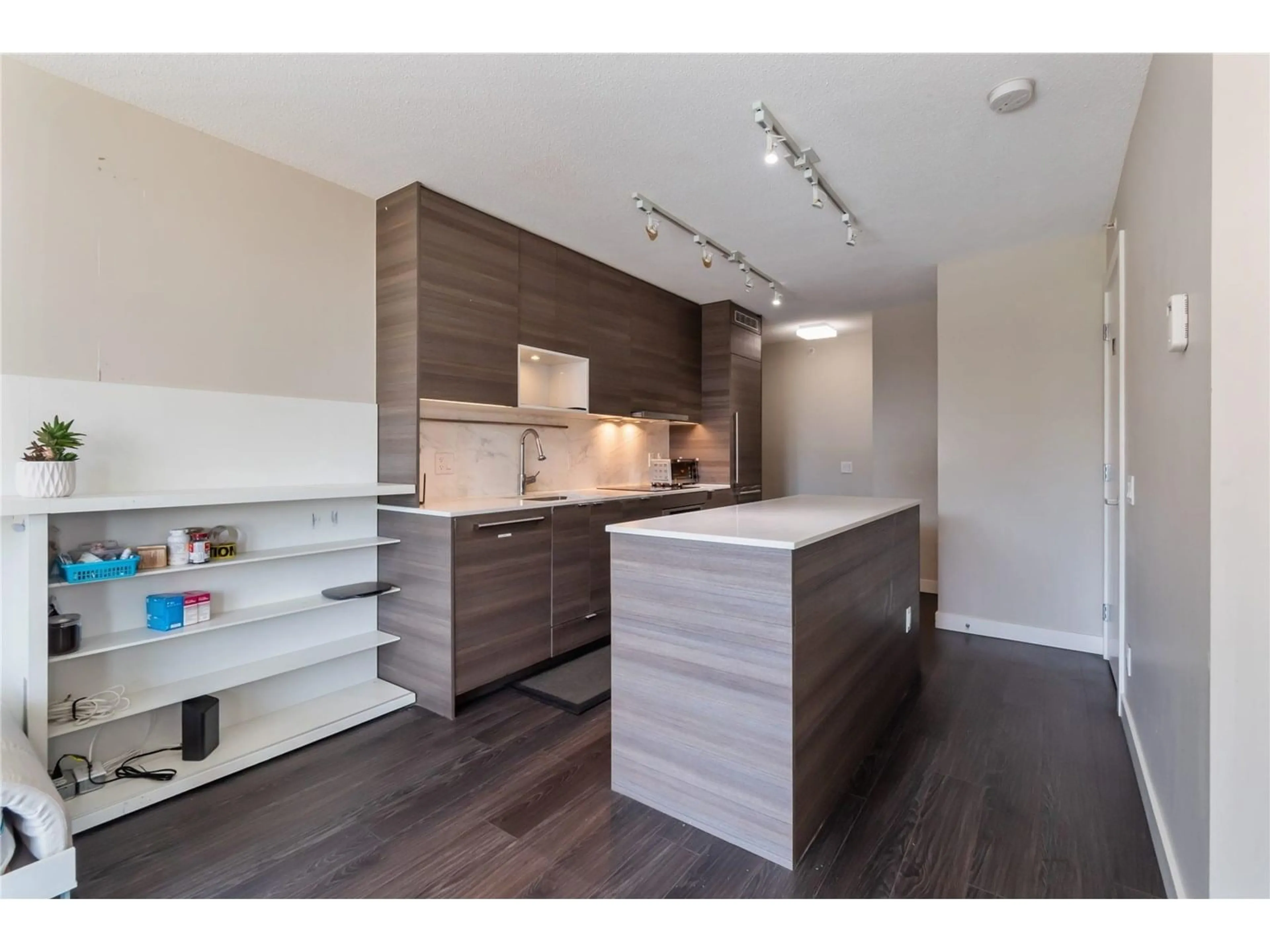 Open concept kitchen, wood/laminate floor for 708 - 13398 104, Surrey British Columbia V3T1V6