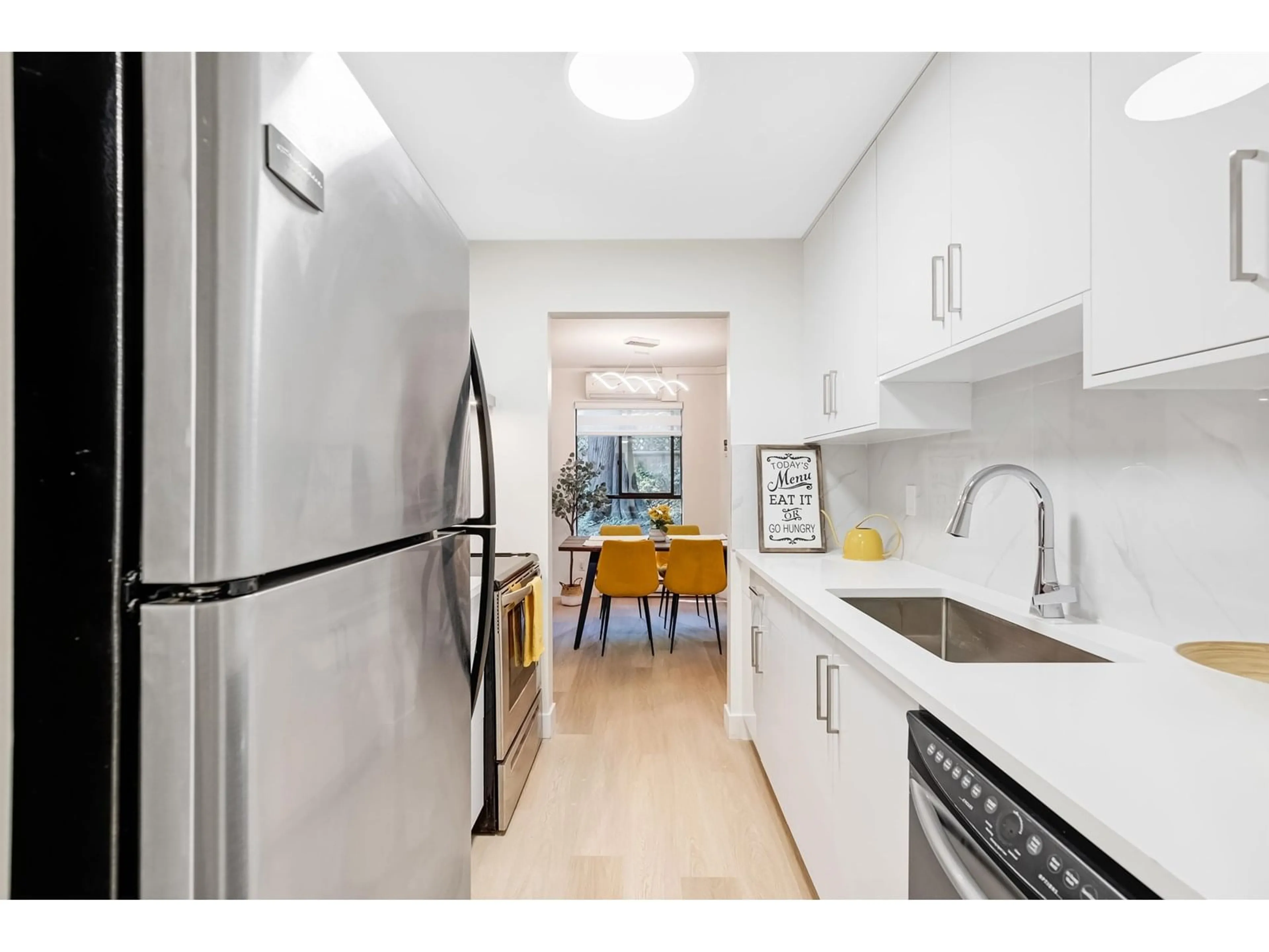 Standard kitchen, unknown for 104 - 7155 134, Surrey British Columbia V3W4T1