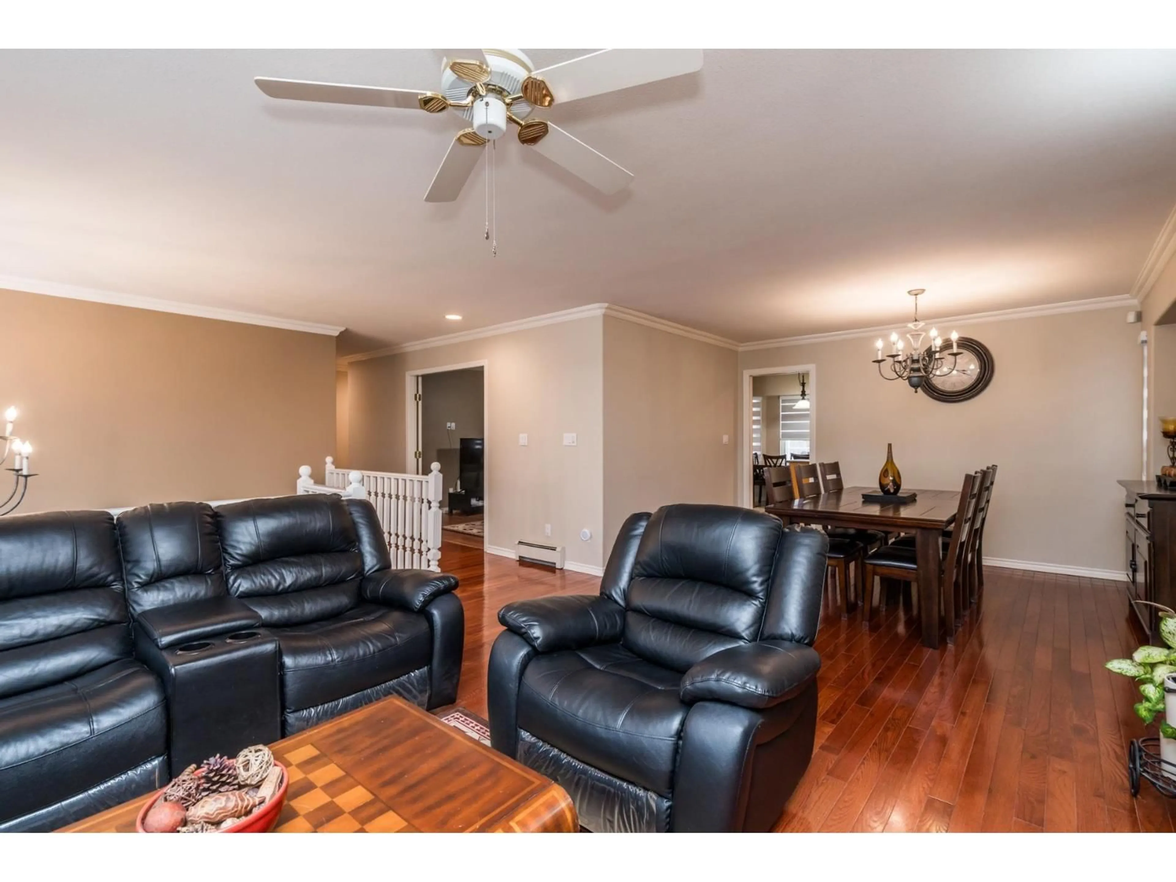 Living room with furniture, wood/laminate floor for 21597 95A, Langley British Columbia V1M2C6