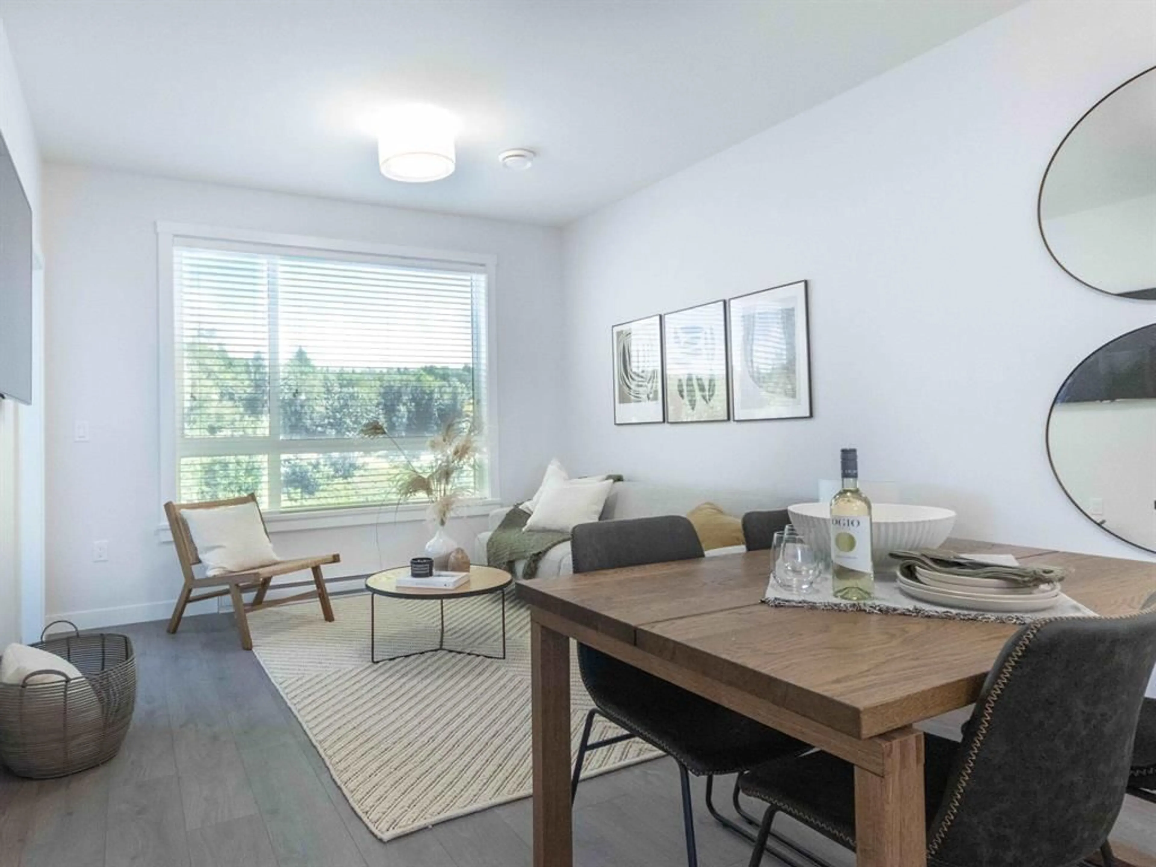 Living room with furniture, wood/laminate floor for 522 - 33886 PINE, Abbotsford British Columbia V2S0N9