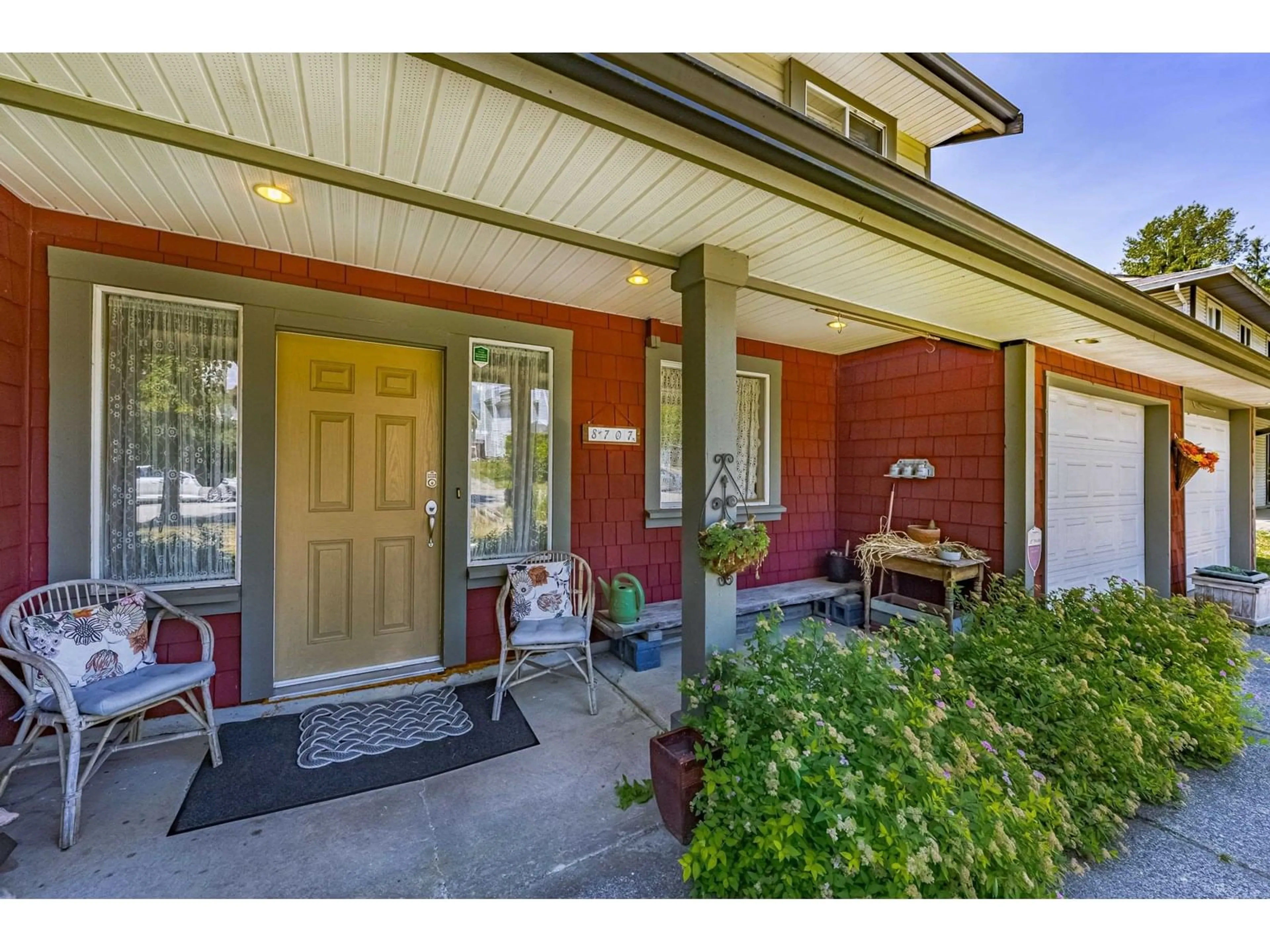 Indoor entryway for 8707 147, Surrey British Columbia V3S6L9