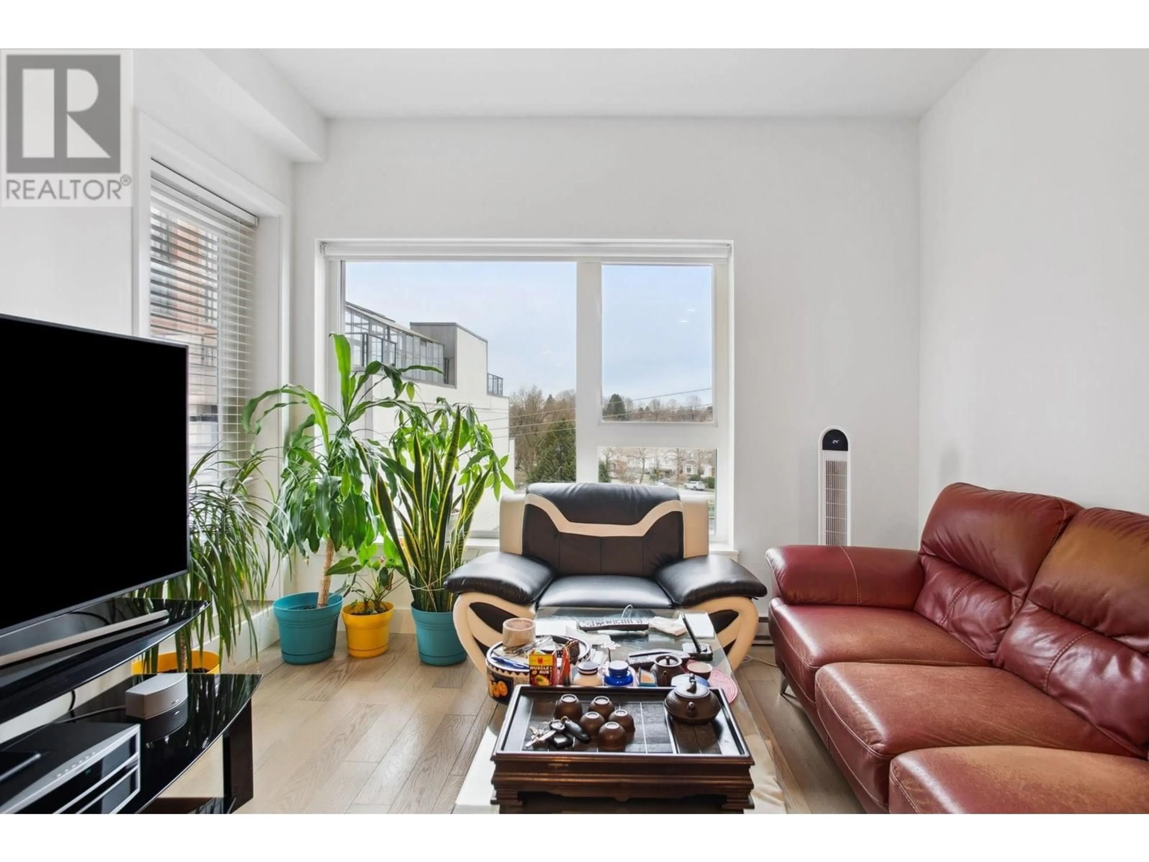 Living room with furniture, wood/laminate floor for 407 - 2666 DUKE STREET, Vancouver British Columbia V5R4S9