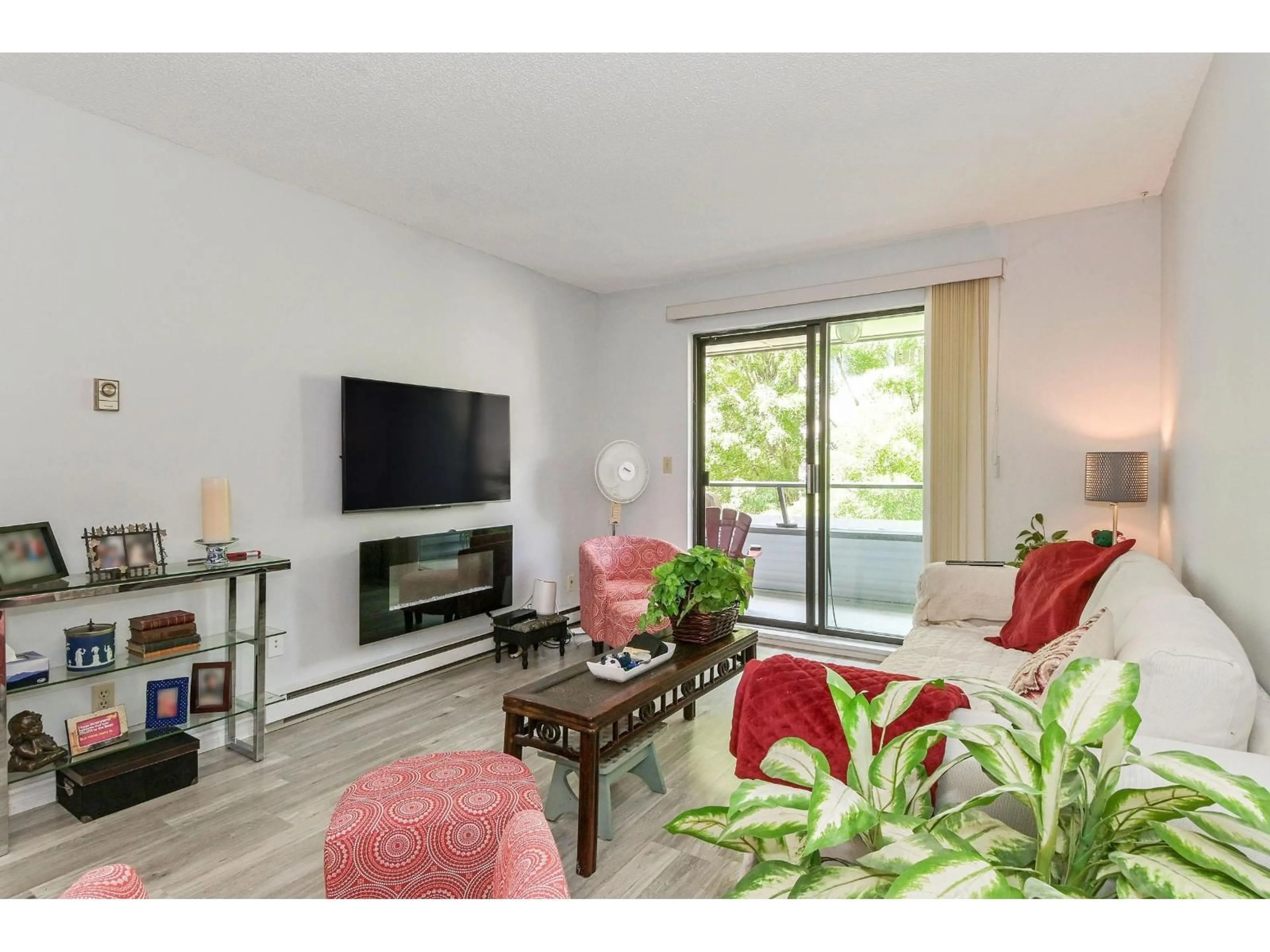 Living room with furniture, wood/laminate floor for 303 - 1341 GEORGE,, White Rock British Columbia V4B4A1