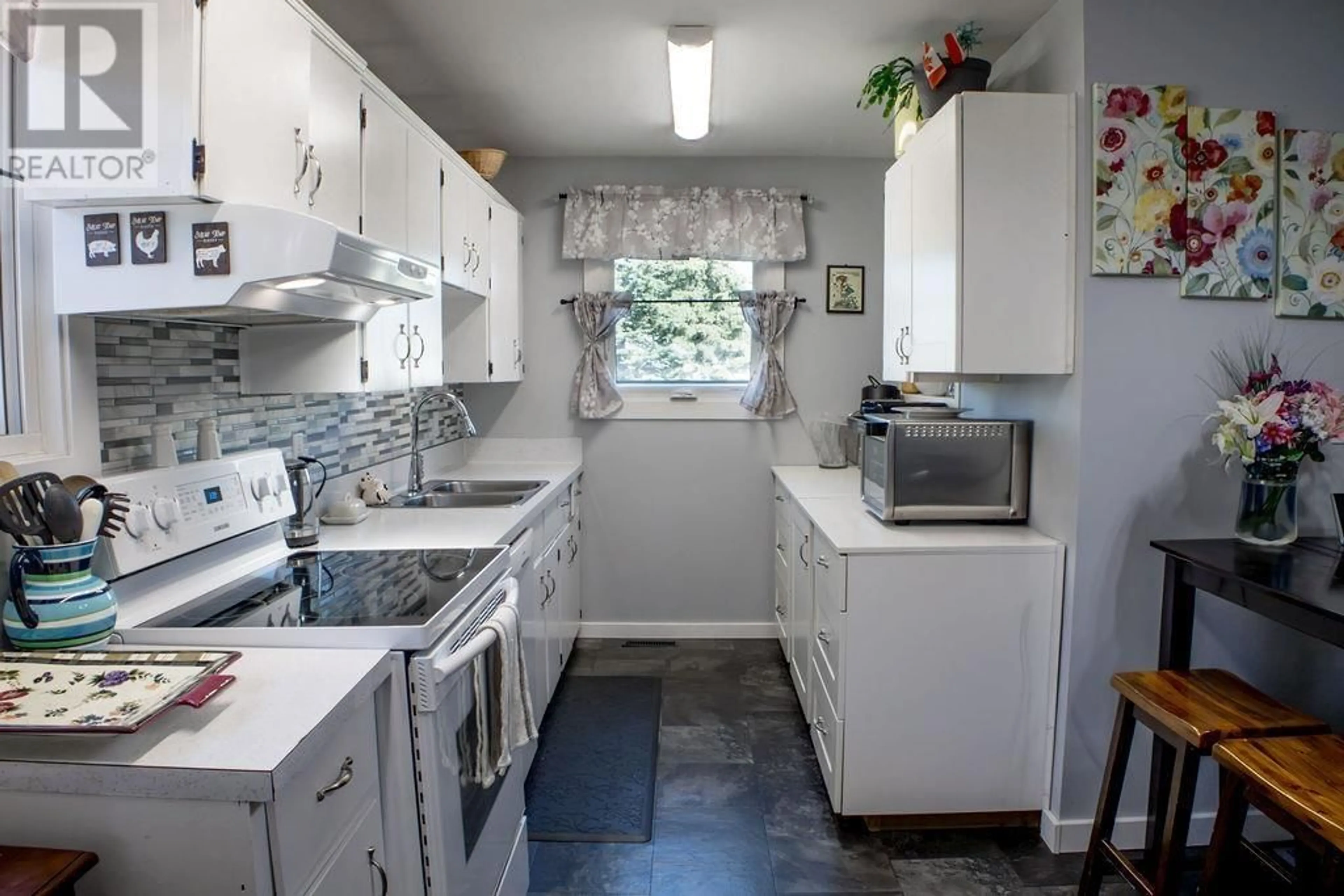 Standard kitchen, ceramic/tile floor for 8916 91ST STREET, Fort St. John British Columbia V1J4R6