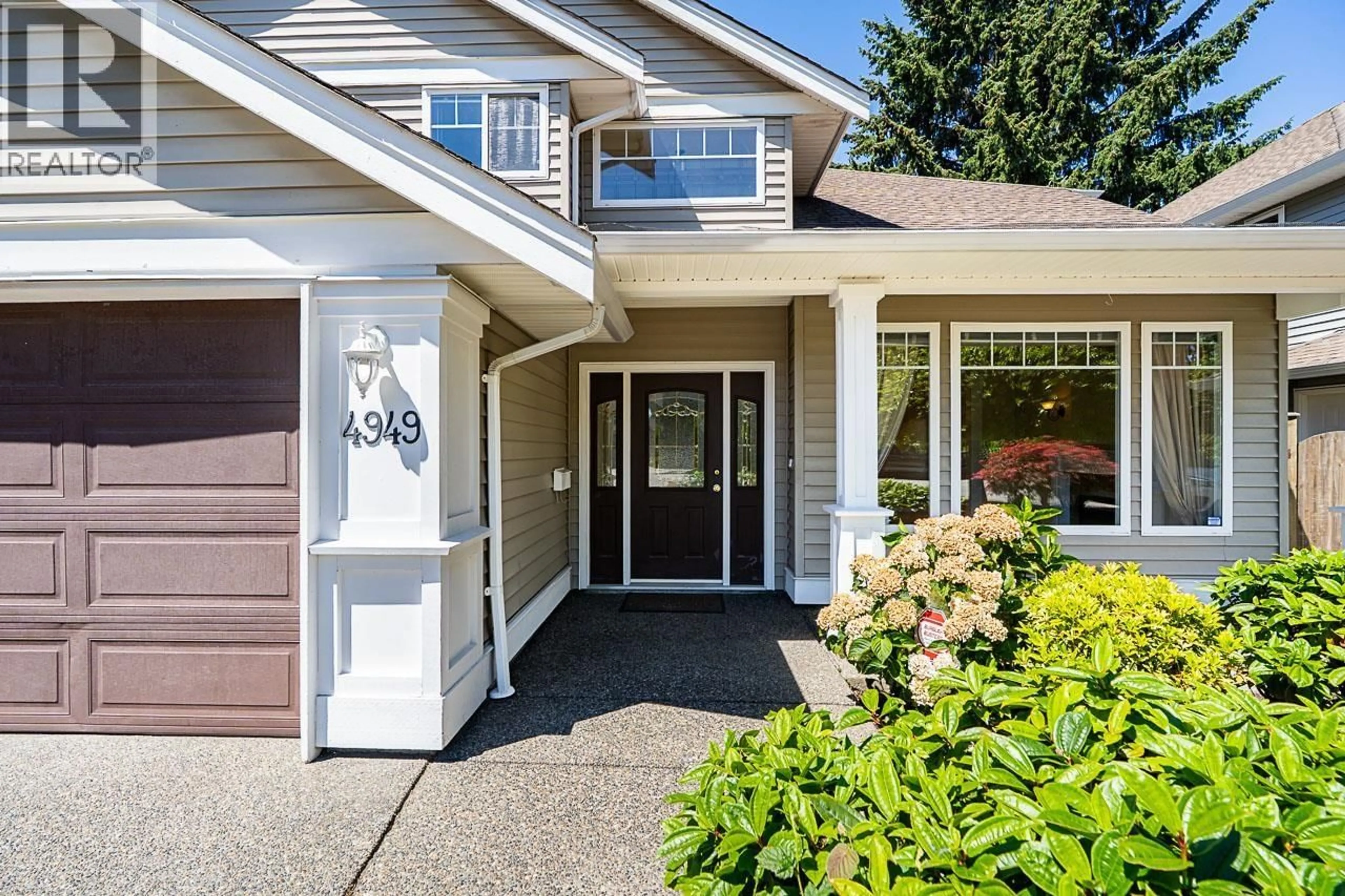Home with vinyl exterior material, street for 4949 WESTMINSTER AVENUE, Ladner British Columbia V4K2J1