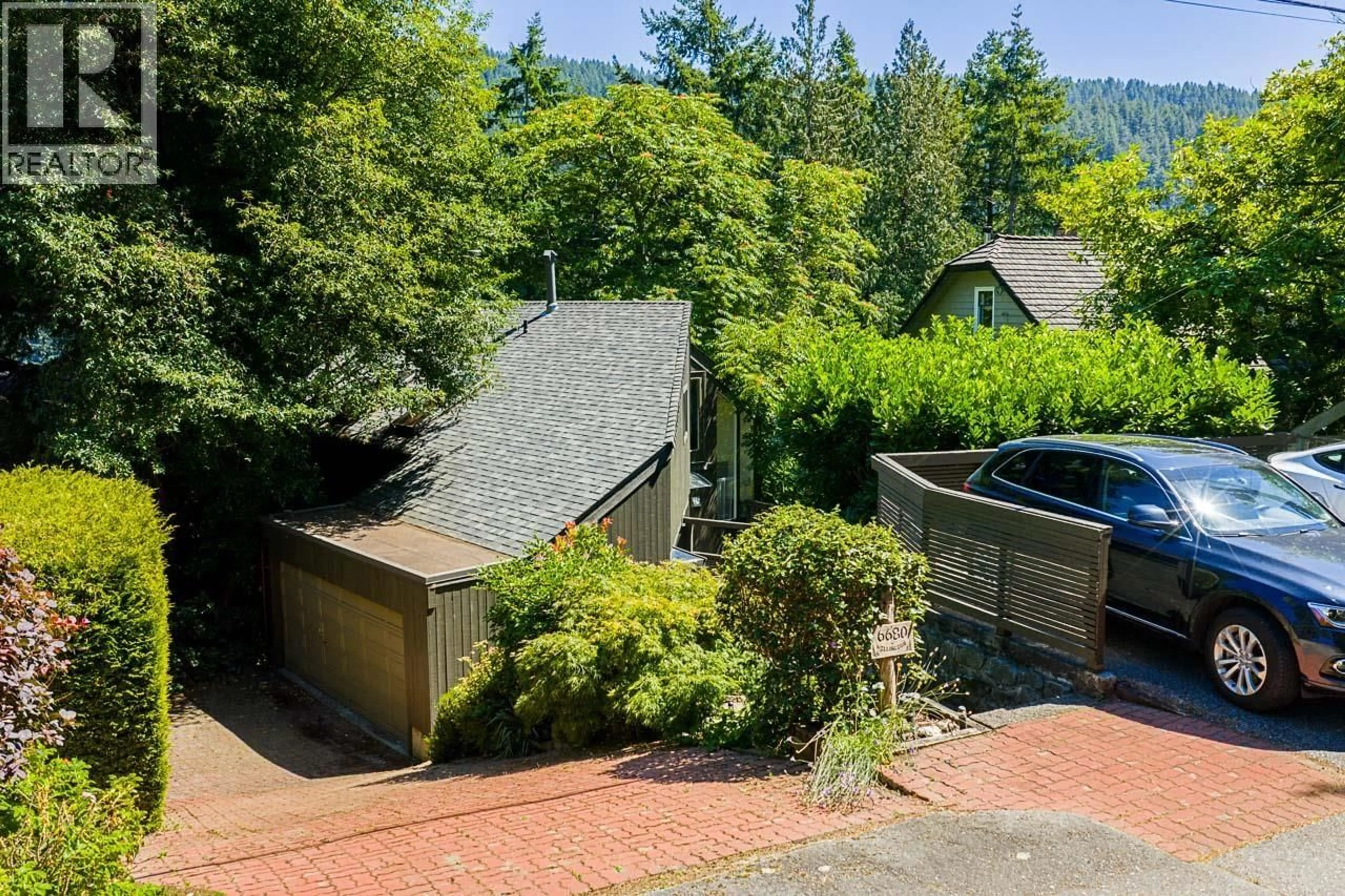 A pic from outside/outdoor area/front of a property/back of a property/a pic from drone, street for 6680 WELLINGTON AVENUE, West Vancouver British Columbia V7W2H9