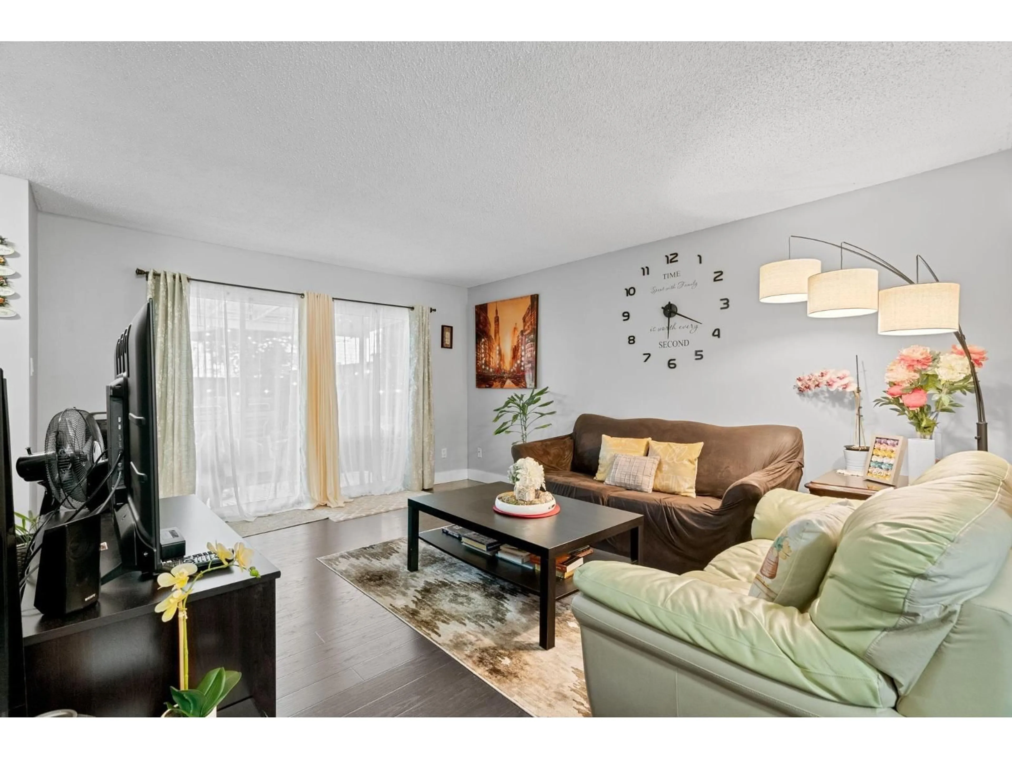 Living room with furniture, wood/laminate floor for 30 - 8555 KING GEORGE, Surrey British Columbia V3W5C3