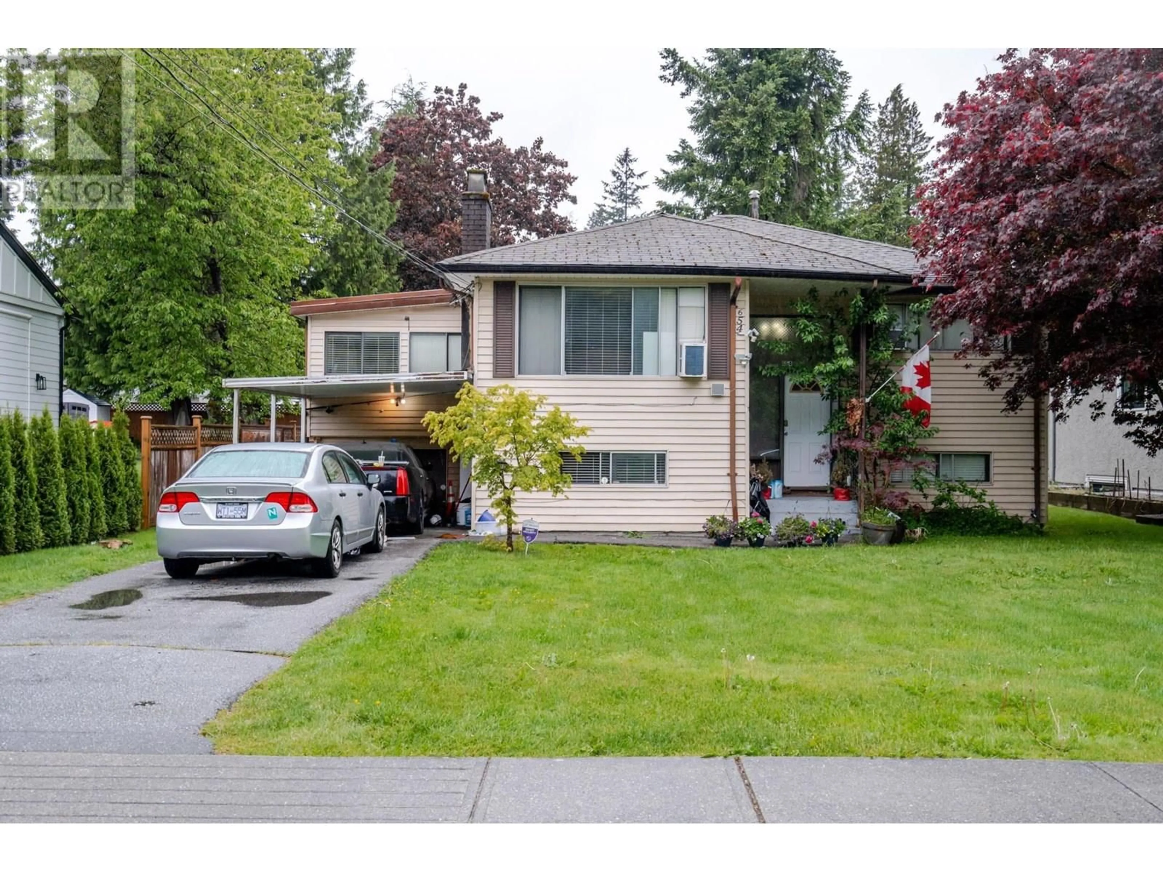 Home with vinyl exterior material, street for 654 LINTON STREET, Coquitlam British Columbia V3J6J9