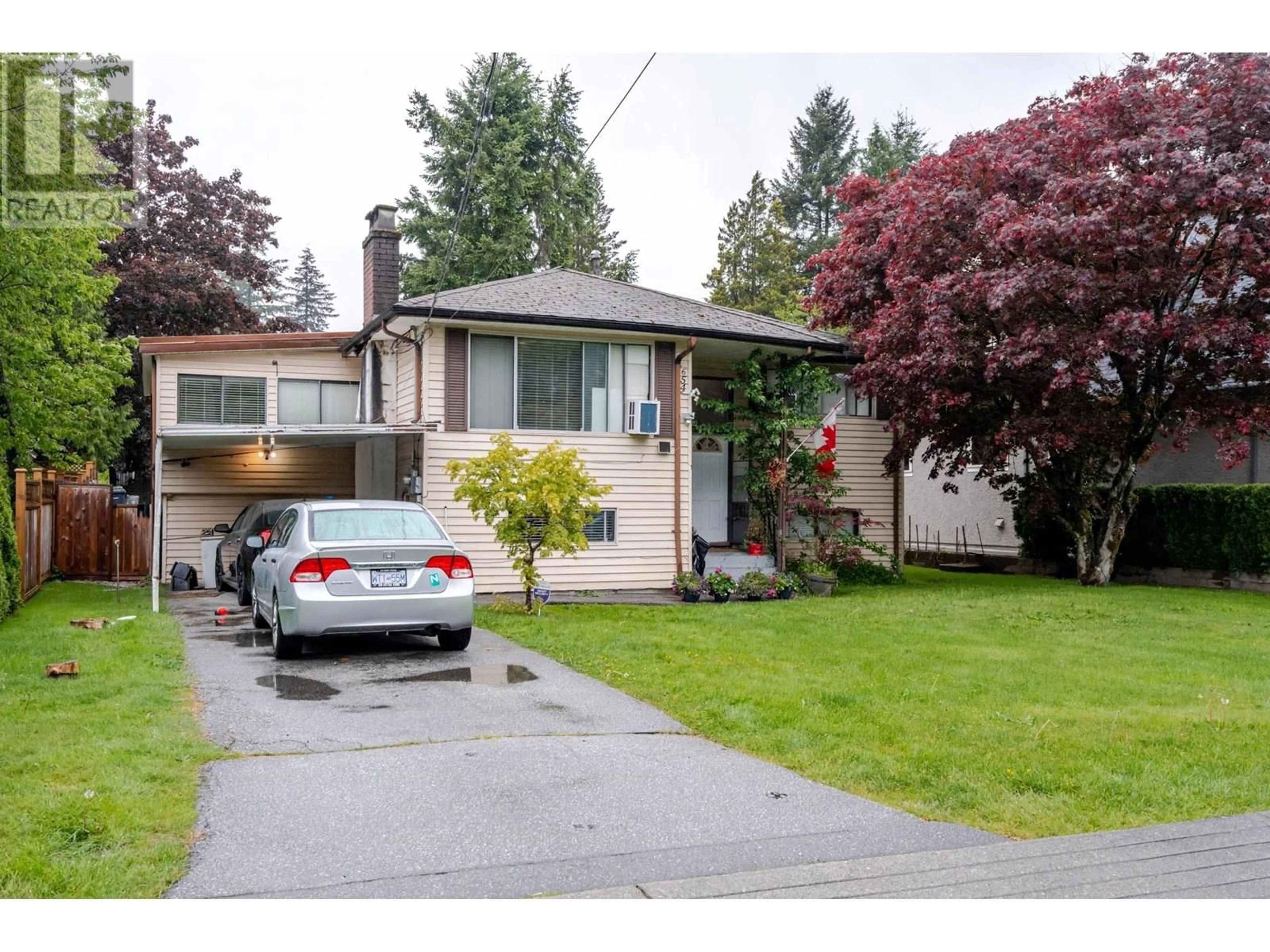 Home with vinyl exterior material, street for 654 LINTON STREET, Coquitlam British Columbia V3J6J9
