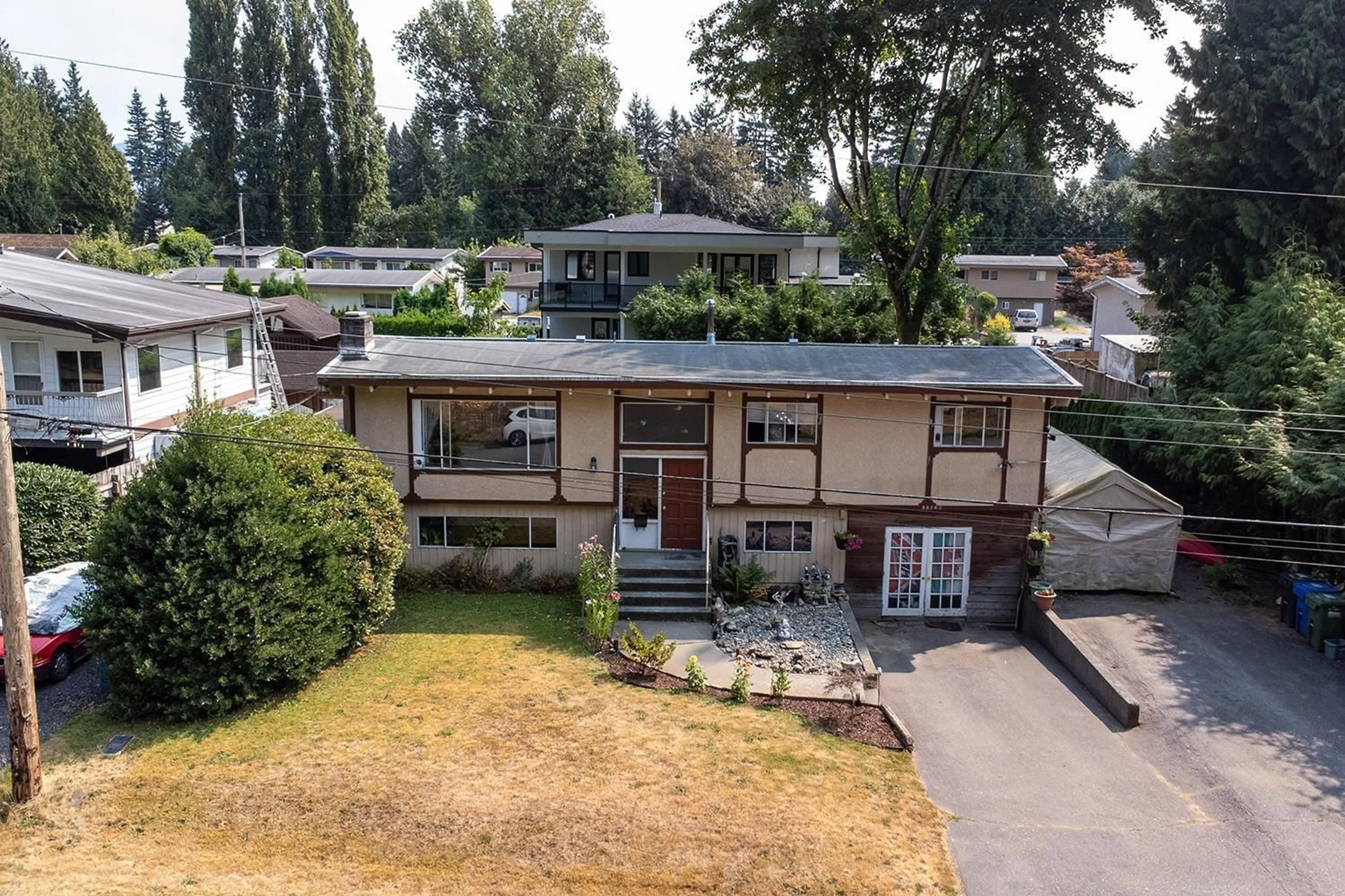 A pic from outside/outdoor area/front of a property/back of a property/a pic from drone, unknown for 33262 LYNN, Abbotsford British Columbia V2S1C9