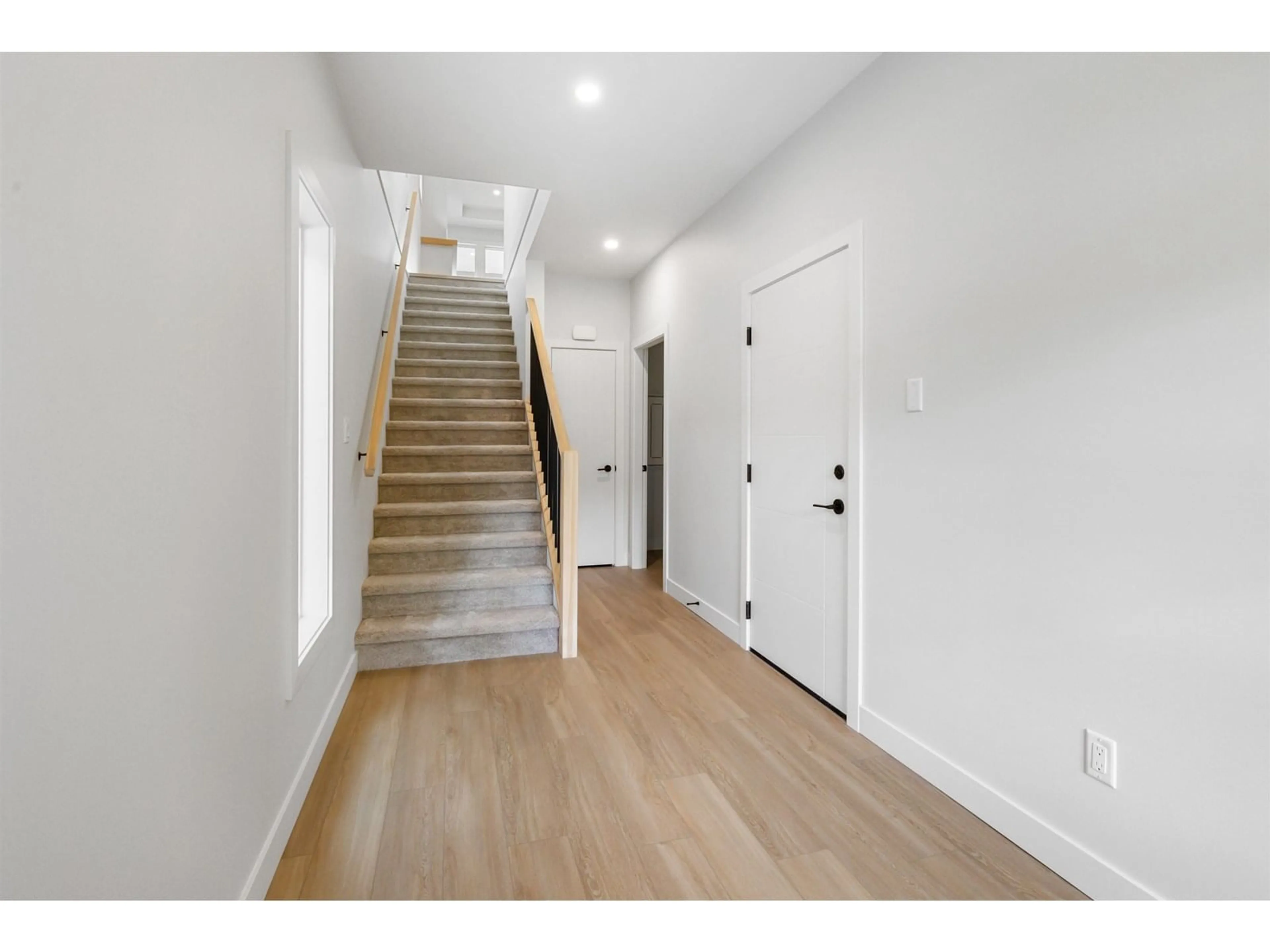 Indoor entryway for 9382 MCNAUGHT ROAD, Chilliwack British Columbia V2P6E8