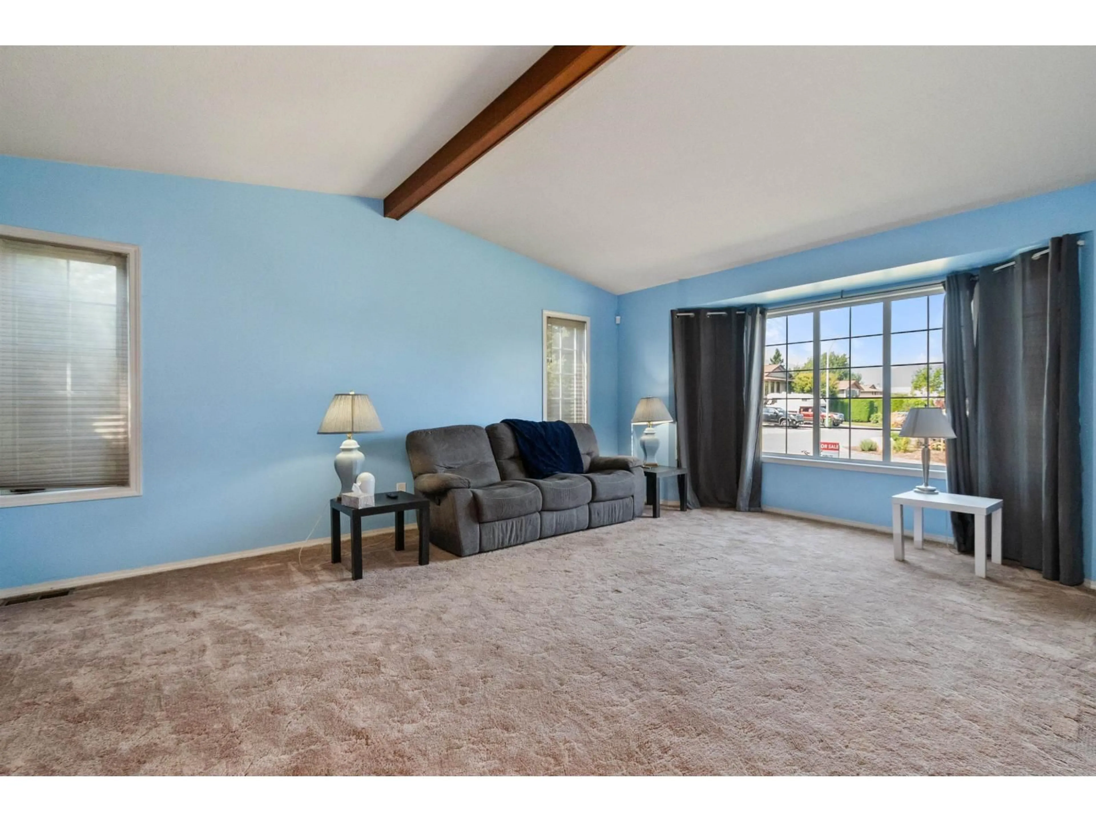 Living room with furniture, carpet floor for 6442 SWANSON STREET, Chilliwack British Columbia V2R1R2