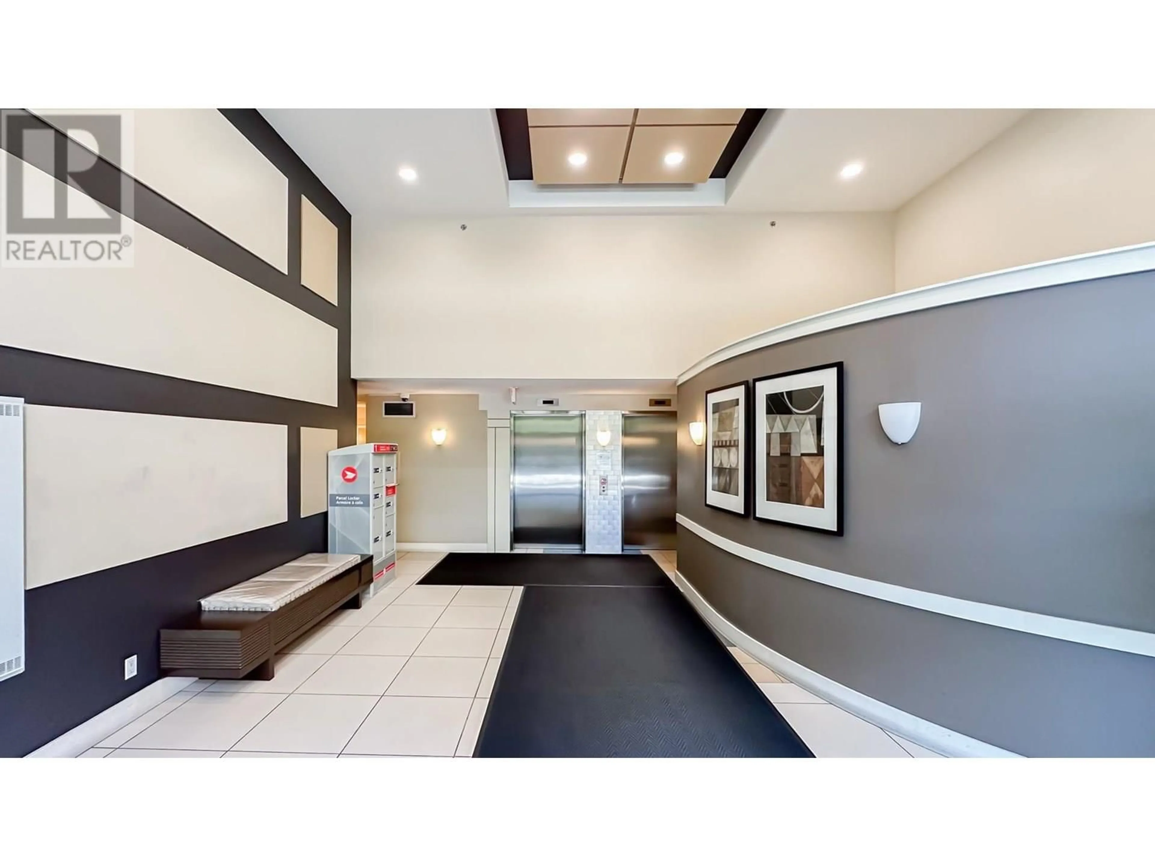 Indoor foyer for 401 - 3588 CROWLEY DRIVE, Vancouver British Columbia V5R6H3